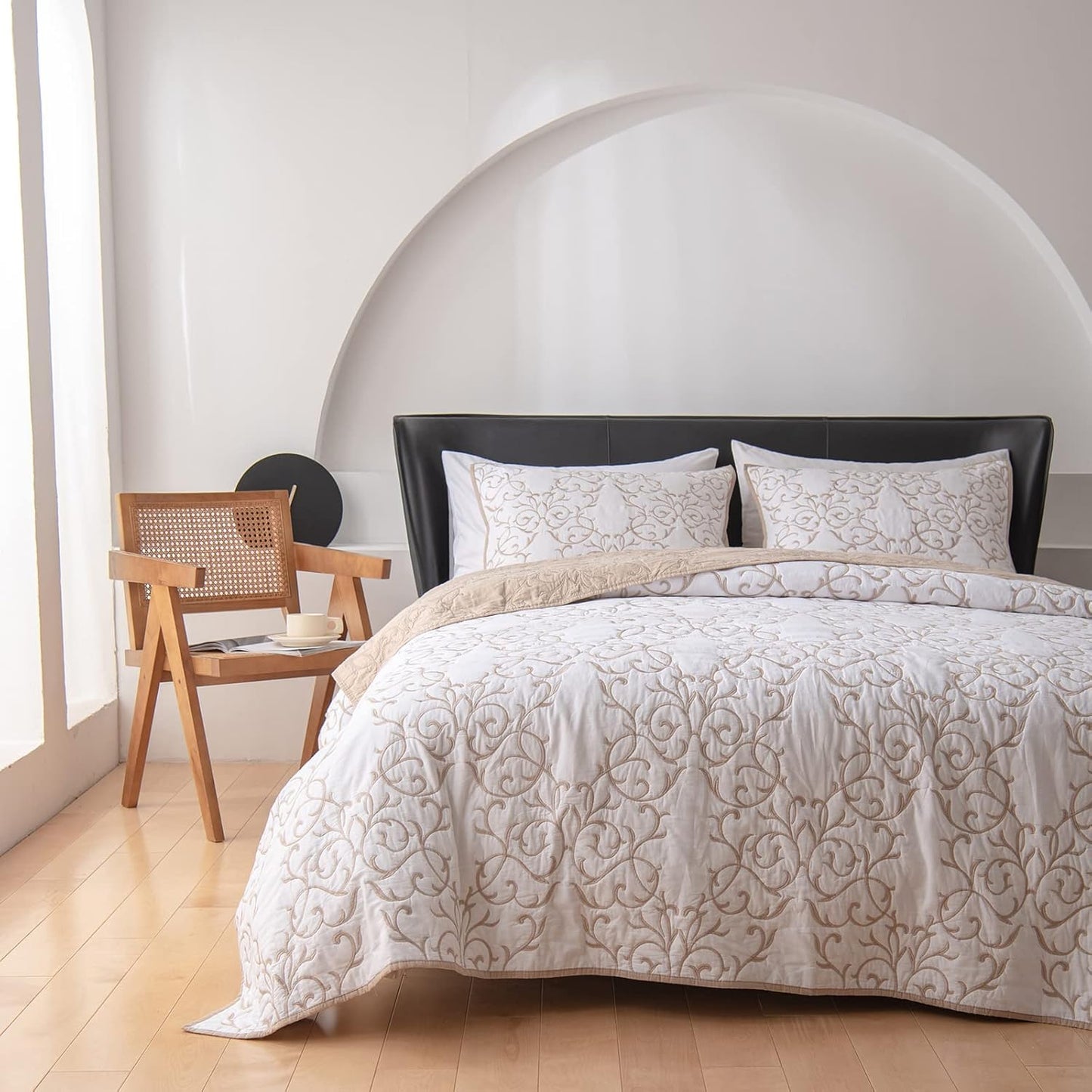 ROOMLIFE Country Quilt Bedspread & Coverlet King Size - Lightweight Vine Embroidery Pattern Reversible Bedding Set, Modern Style All Season - 3 Piece (1 Quilt, 2 Pillow Shams)