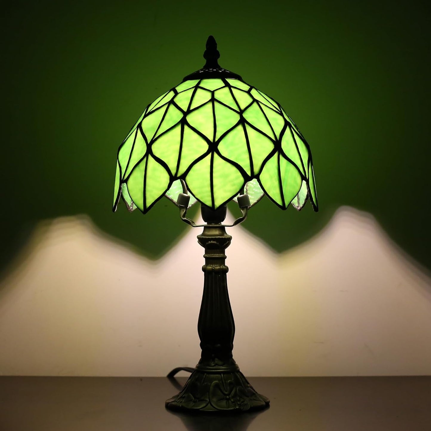 Tiffany lamp 8-inch Small Vintage-Style Stained Glass Table lamp mini Desktop Decorative Night Light Reading lamp for Bedroom Bedside and Study