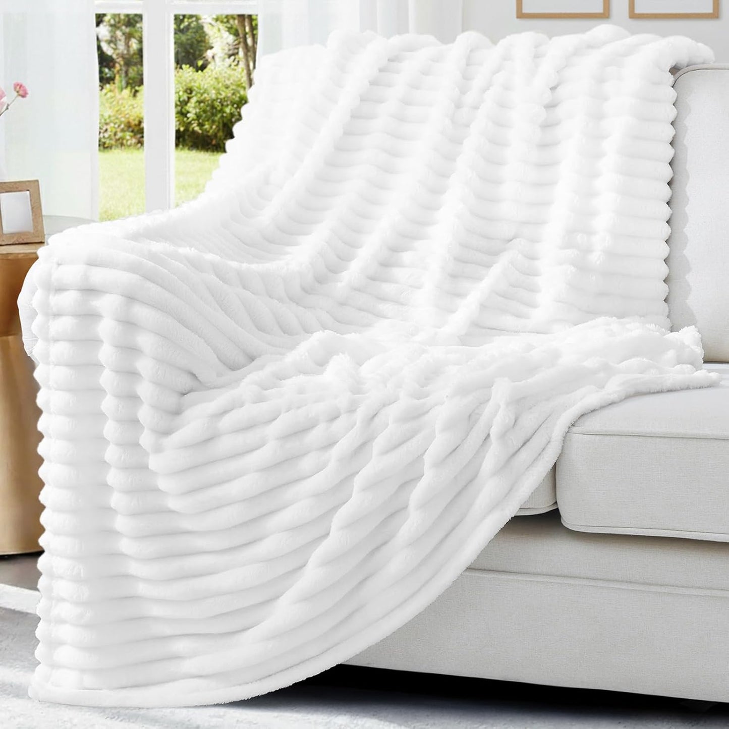 decorUhome Christmas Soft Fleece White Blanket King Size for Bed, Cozy Fluffy Plush Flannel Large Striped Throws for Couch Sofa, Lightweight Decorative Fuzzy Blanket for Woman, 108x90 Inches