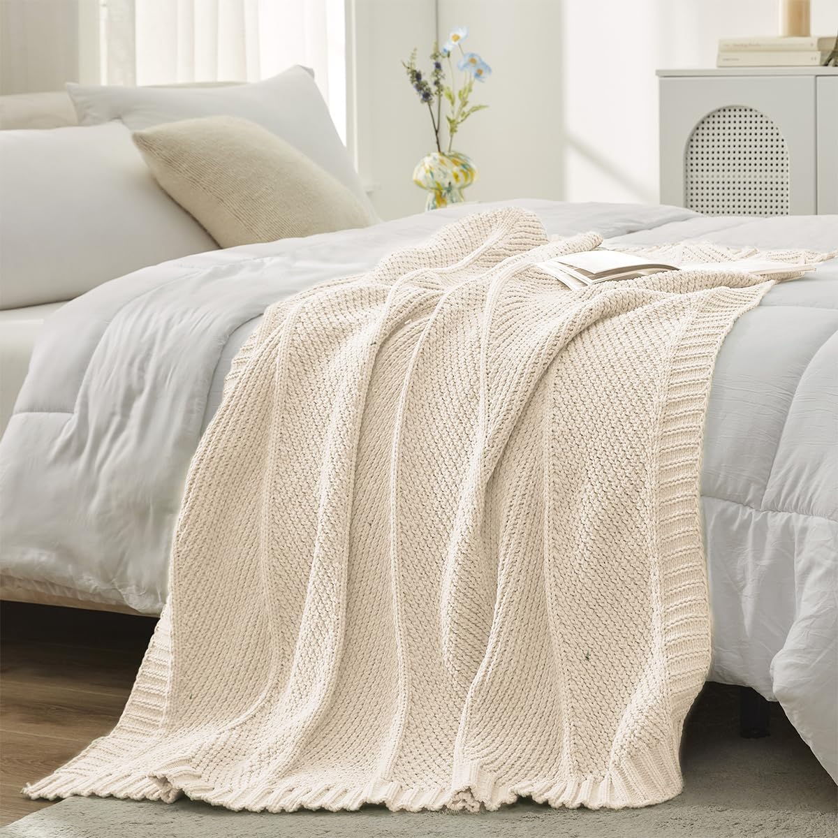 Amélie Home Chevron Chenille Knit Throw Blanket for Couch, Cozy Texture Decorative Soft Blanket for Sofa & Chair, 60"x80", Ivory
