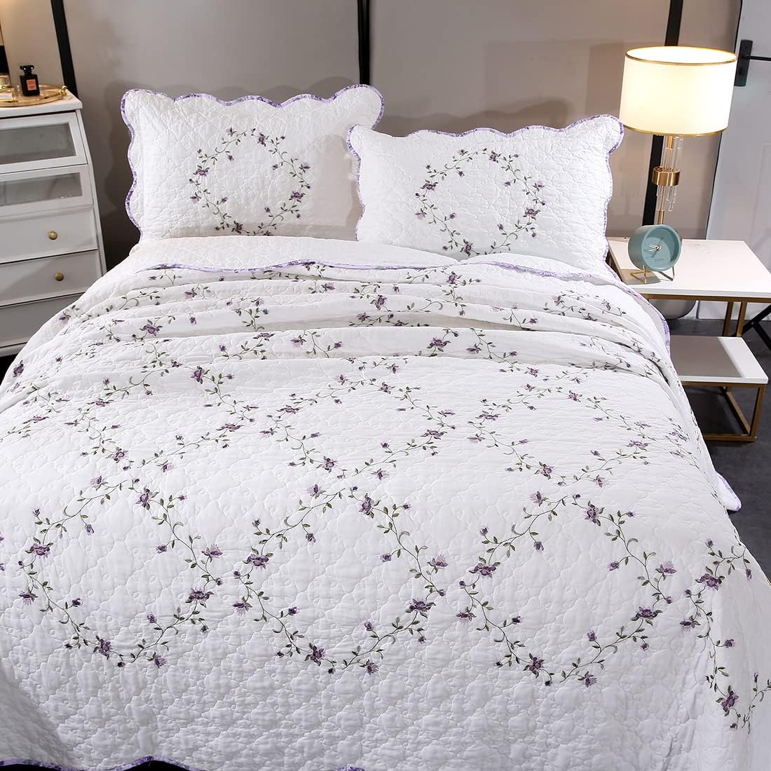 vctops 3-Piece Elegant Floral Embroidered Bedspread Coverlet Set 100% Cotton Reversible Patchwork 1 Quilt and 2 Pillow Shams Full/Queen, Purple