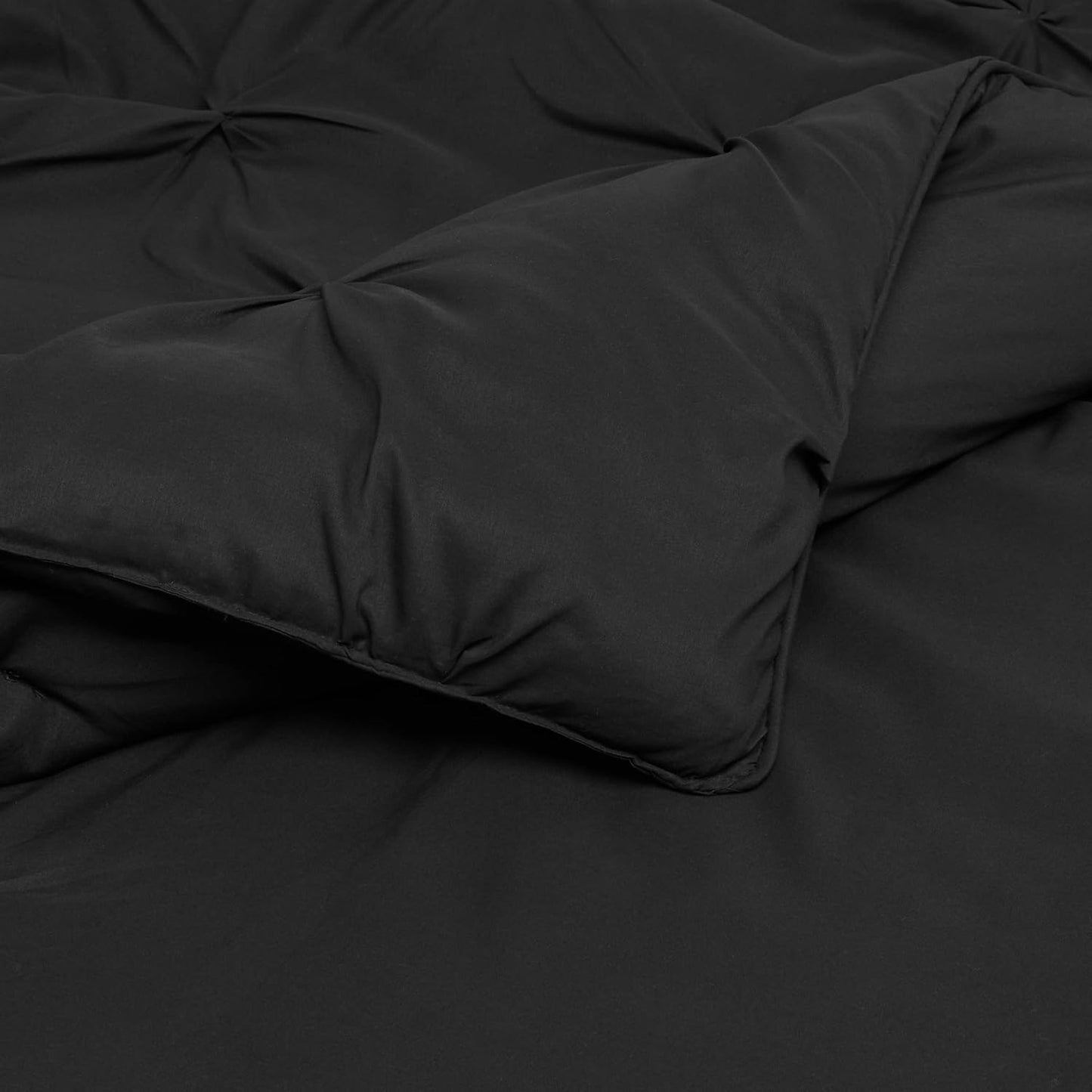 Amazon Basics 2 Piece All-Season Soft Down Alternative Lightweight Breathable Comforter Bedding Set, Pinch Pleat, Twin/TwinXL, Black, Geometric