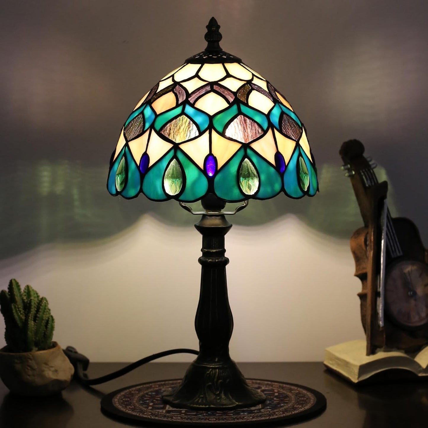 Tiffany lamp 8-inch Stained Glass lamp Suitable for use on Bedroom nightstands and can Also be Used as a Small Reading lamp in Living Rooms and Home Offices
