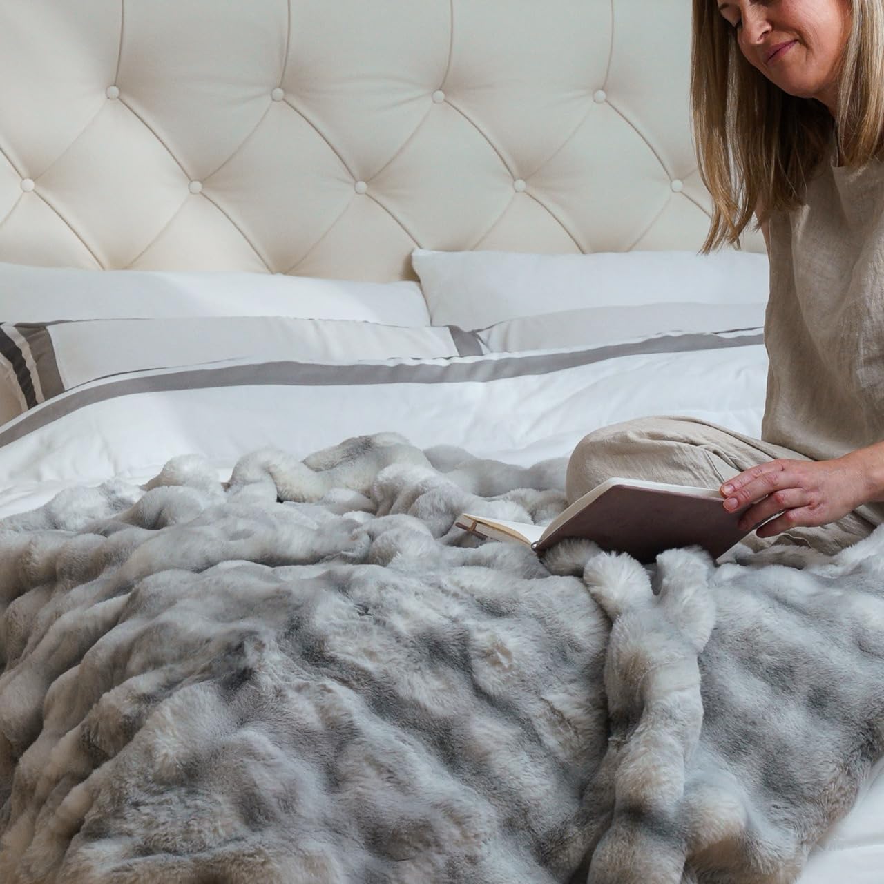Mon Chateau 60" x 70" Dream Faux Fur Throw, Marble Print Plush Luxury Blanket for Couch, Sofa, or Bed, Soft Reversible Throw Blanket for Sleeping, Home & Room Decor, Moonshadow Bubble