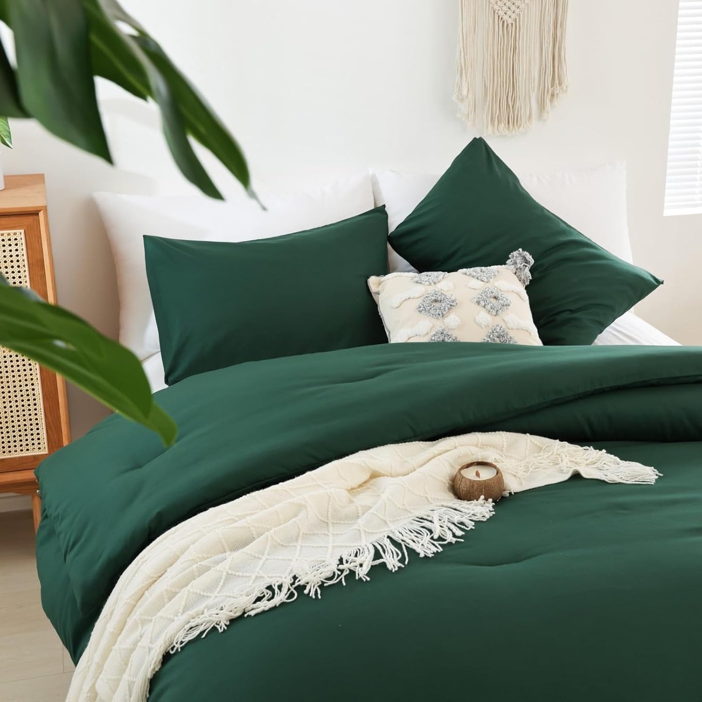 ROSGONIA Oversized King Comforter 128x120, 3pcs Super King Plus (1 Dark Green Comforter & 2 Pillowcases) Lightweight Bedding Set Quilt