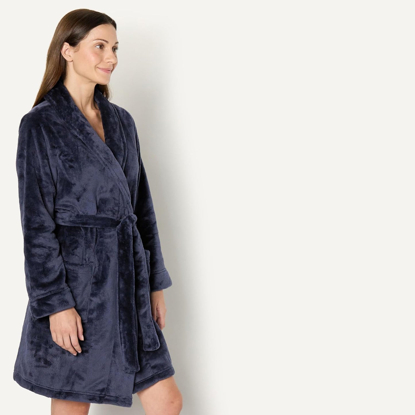 Amazon Essentials Women's Mid-Length Plush Robe (Available in Plus Size)