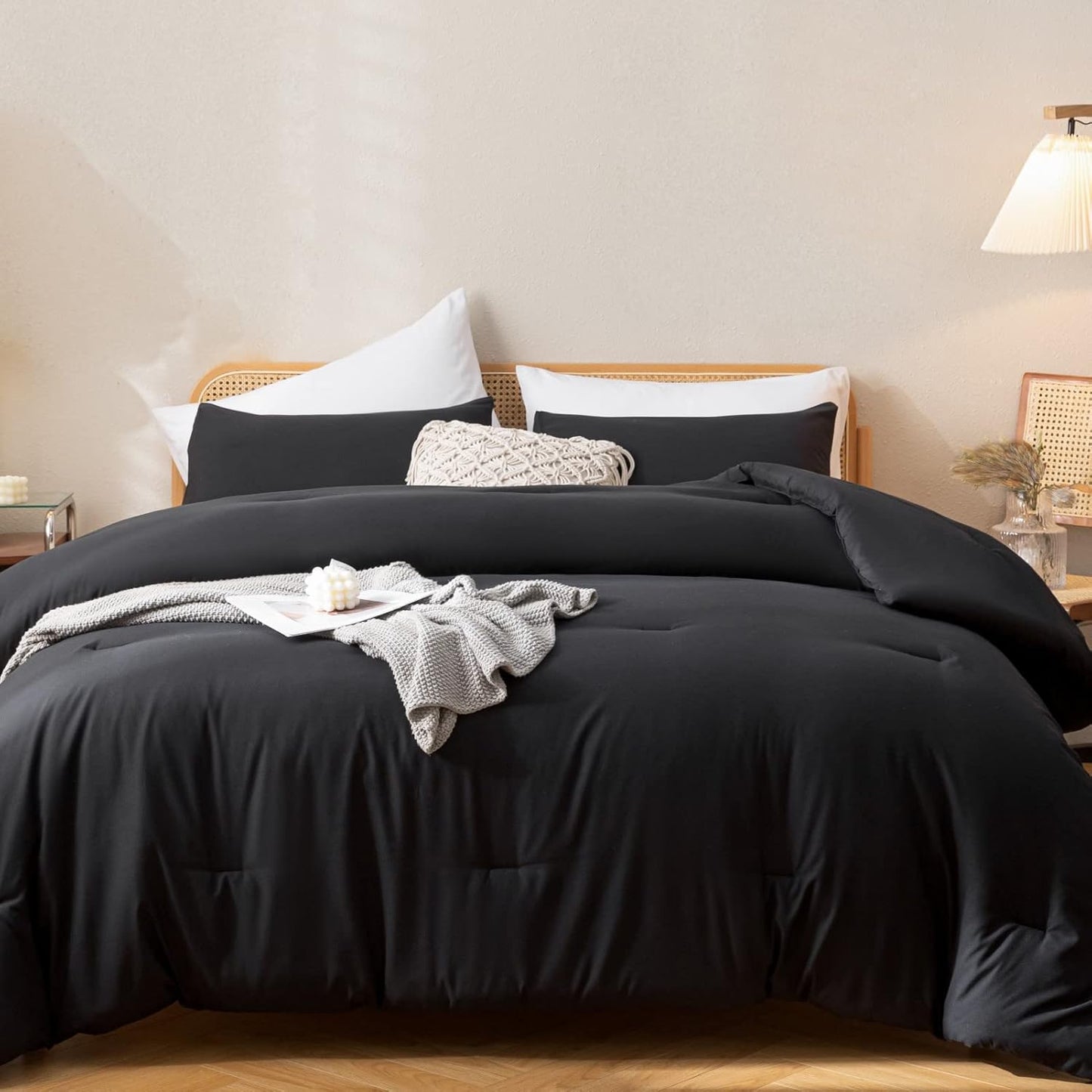 ROSGONIA Oversized Queen Comforter Black, 3pcs (1 Comforter & 2 Pillowcases) Lightweight Oversized Queen Comforter Sets Bedding Blanket Quilts