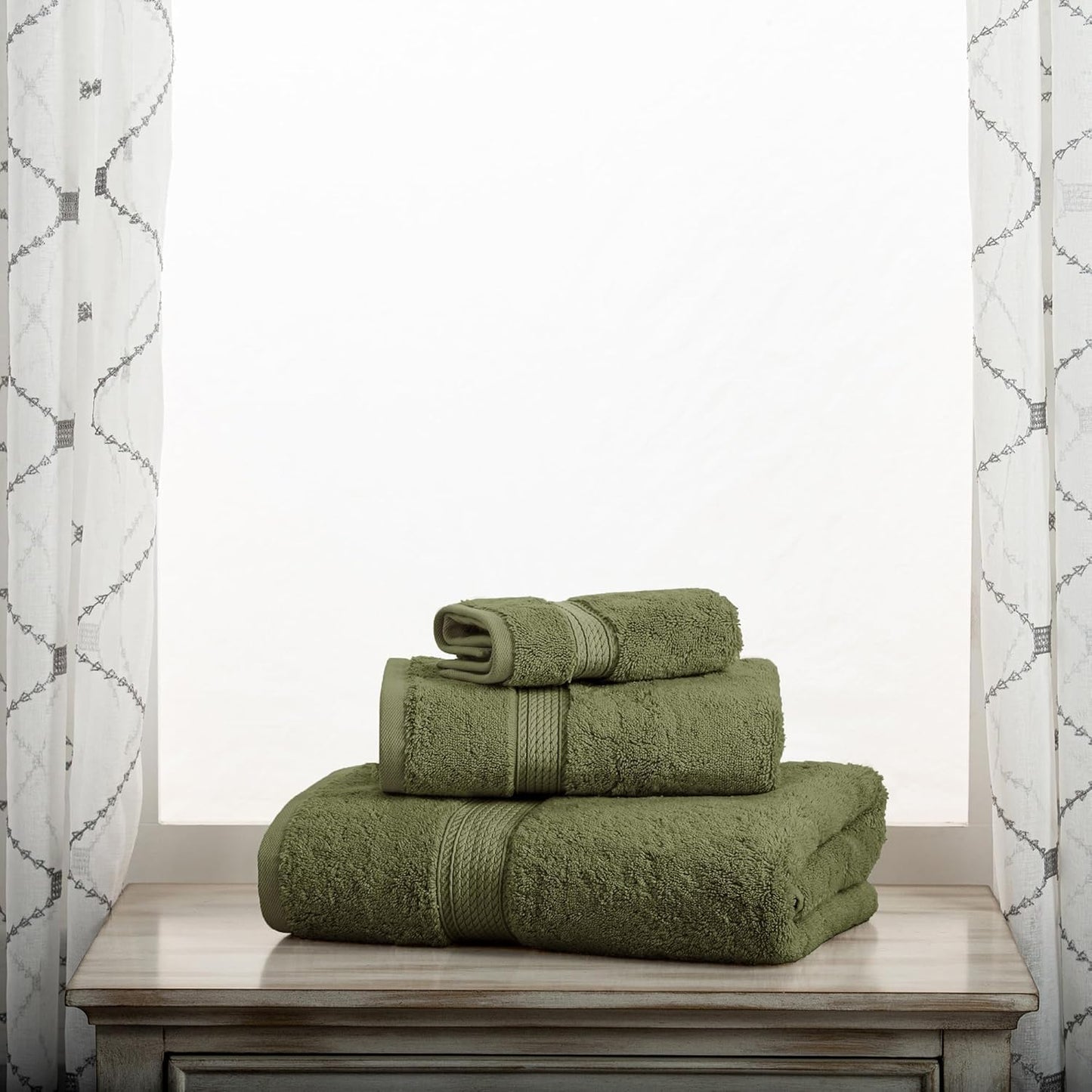 Superior Egyptian Cotton Pile 3 Piece Towel Set, Includes 1 Bath, 1 Hand, 1 Face Towel/Washcloth, Ultra Soft Luxury Towels, Thick Plush Essentials, Guest Bath, Spa, Hotel Bathroom, Forest Green