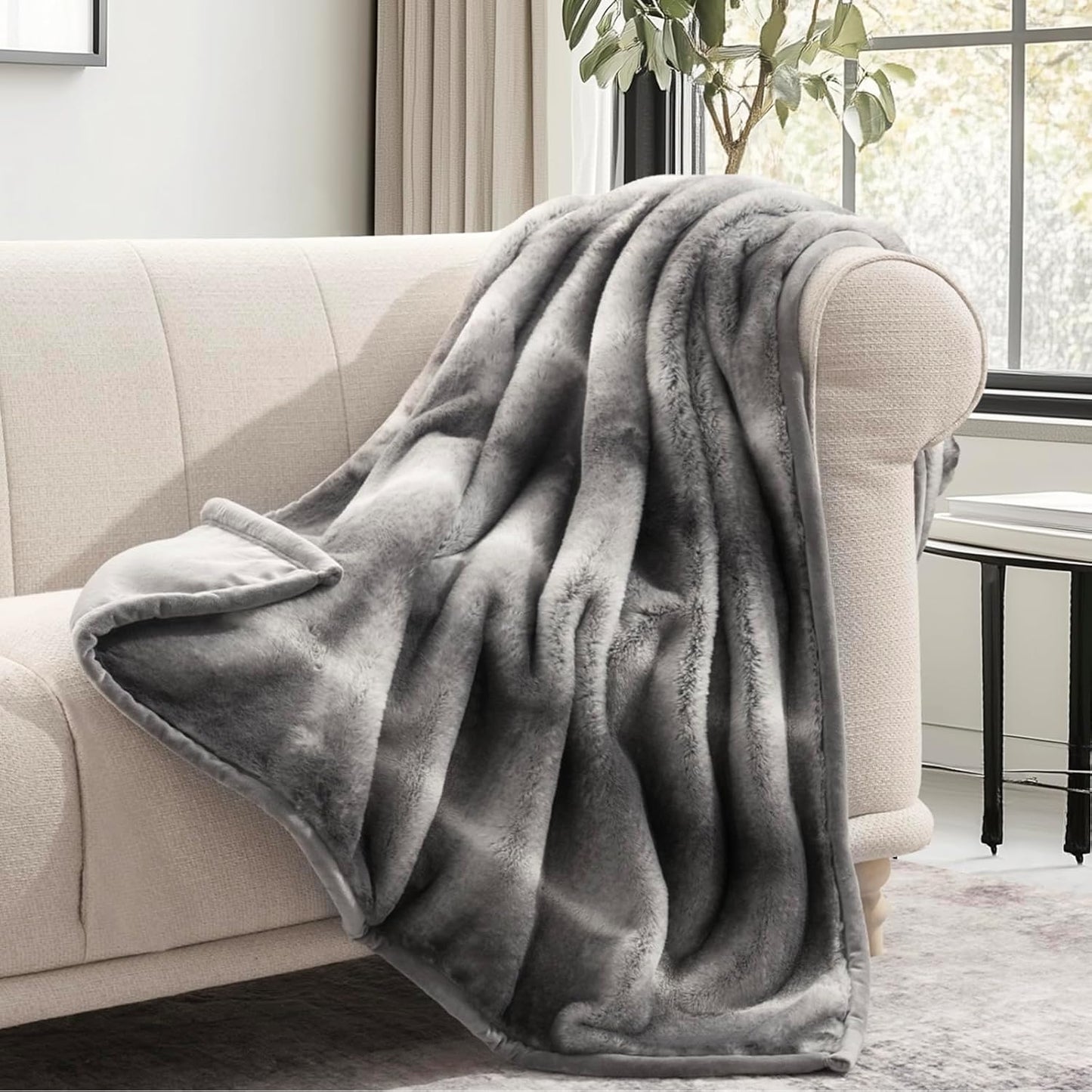 EVERGRACEHOME Ultra Soft Luxury Fluffy Mink Faux Fur Throw Blanket, Thick Warm Fall Winter Blankets for Bed, Couch, Cozy Plush Reversible Blanket for Chair, Sofa (Ombré Silver Onyx, 50"x60")