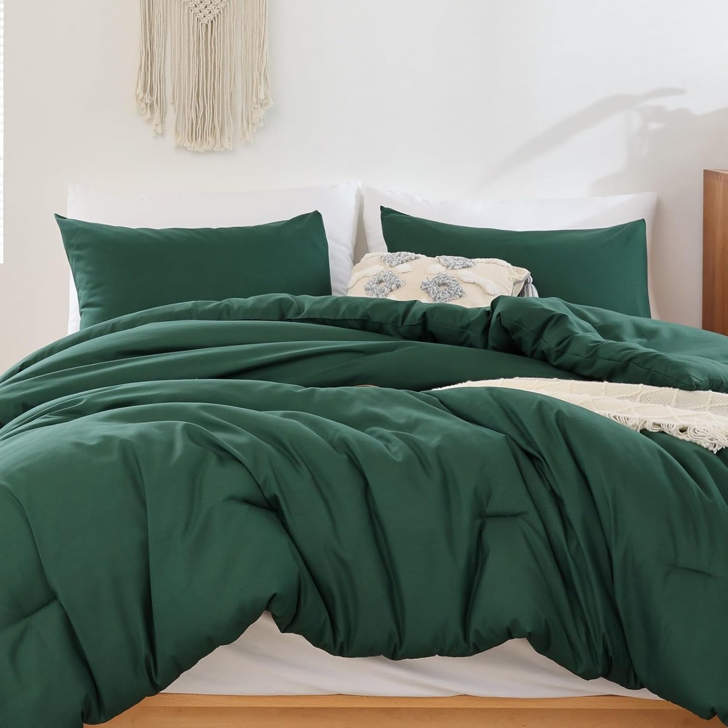 ROSGONIA Oversized King Comforter 128x120, 3pcs Super King Plus (1 Dark Green Comforter & 2 Pillowcases) Lightweight Bedding Set Quilt