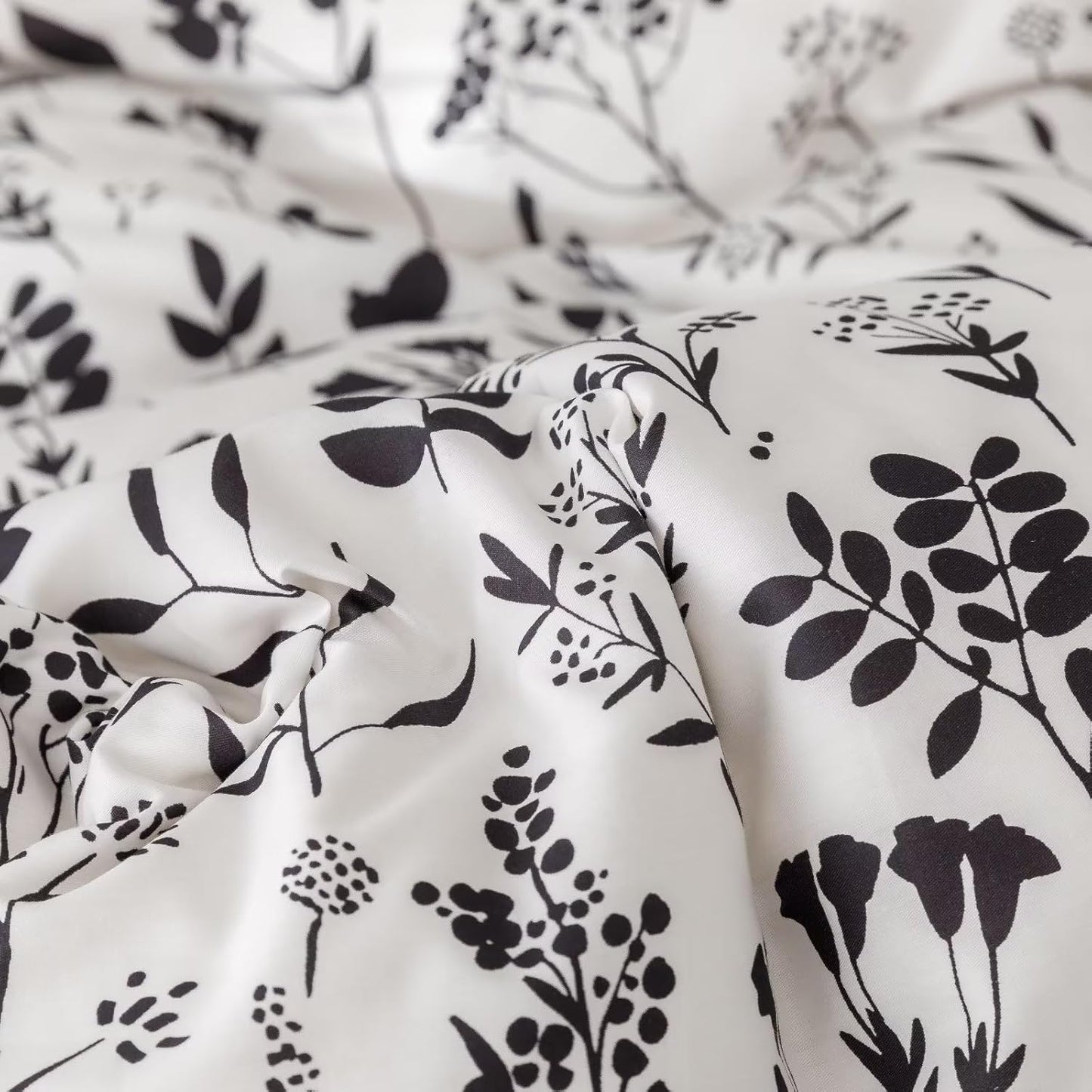 KAREVER Black Botanical Comforter Set Twin White Black Floral Plant Bedding Comforter Set Girls Garden Pattern Printed on White Blanket Rustic Leaf Blossom Women White Farmhouse Comforter Twin
