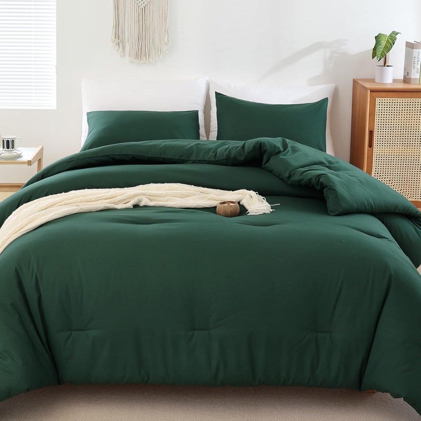ROSGONIA Queen Comforter Set Emerald Green, 3pcs (1 Boho Dark Forest Green Comforter & 2 Pillowcases), All Season Blanket Lightweight Bedspreads Quilt