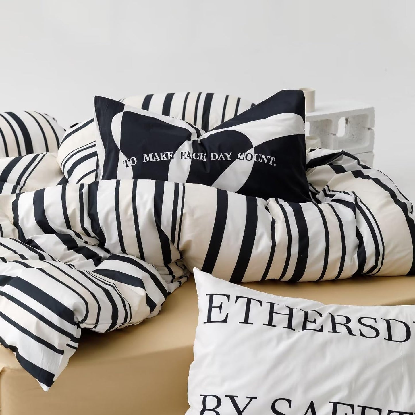 KAREVER Striped Comforter Set King Black and White Comforter Men Women Modern Chic Stripes Bed Comforters Beige Black Striped King Ticking Bedding Comforter Set All Season Hotel Quality Bed Set
