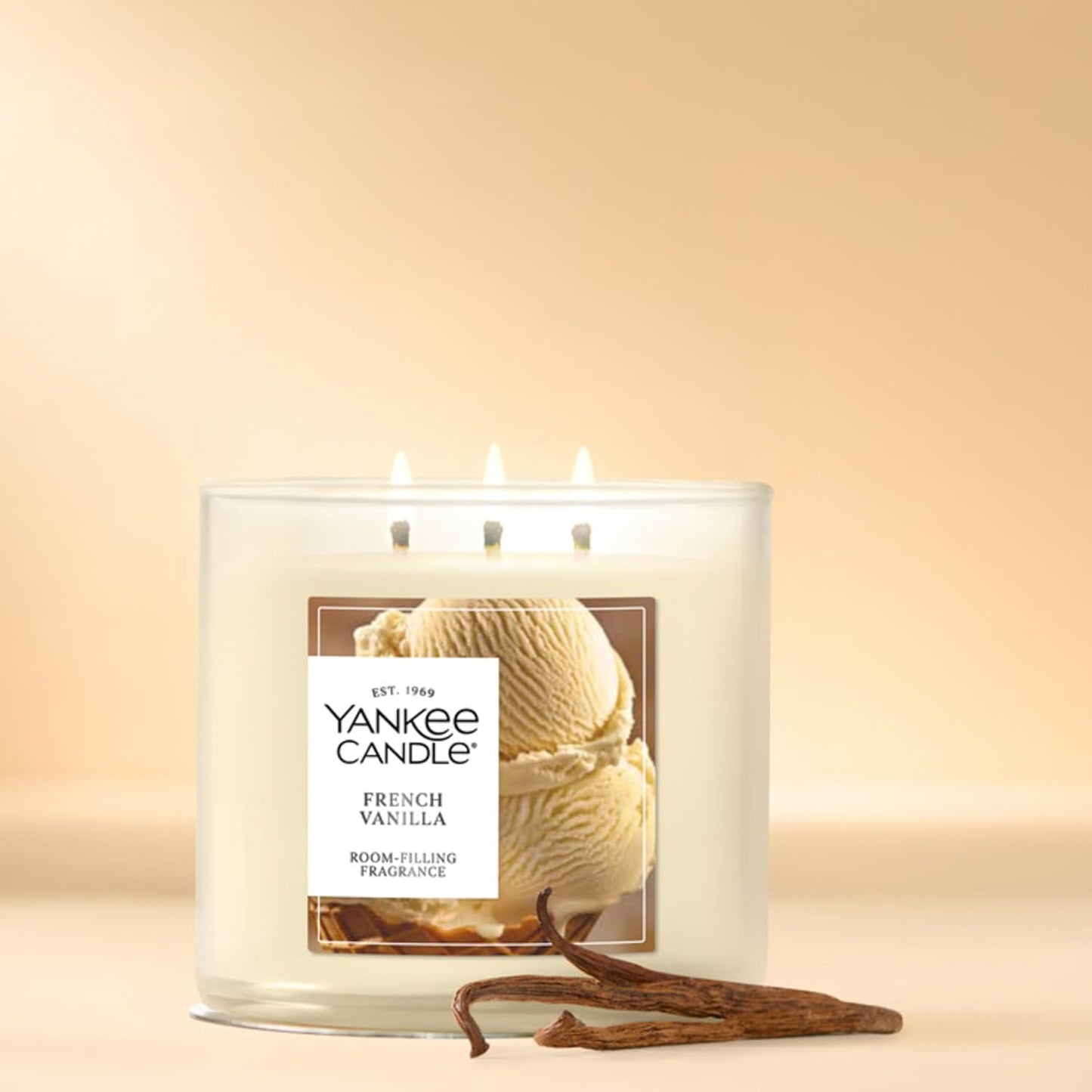 Yankee Candle French Vanilla, Fall Scented Candle, 14.5oz 3-Wick Candle Jar with up to 40 Hours Burn Time, Giftable
