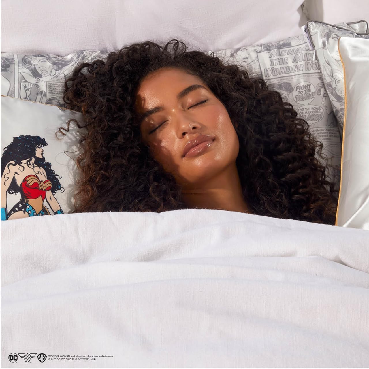 Kitsch Wonder Woman (Comic) Satin Pillowcase with Zipper Softer Than Silk, Luxury Cooling Pillowcase for Hair & Skin, Wrinkle Prevention, Queen/Standard (19X26)