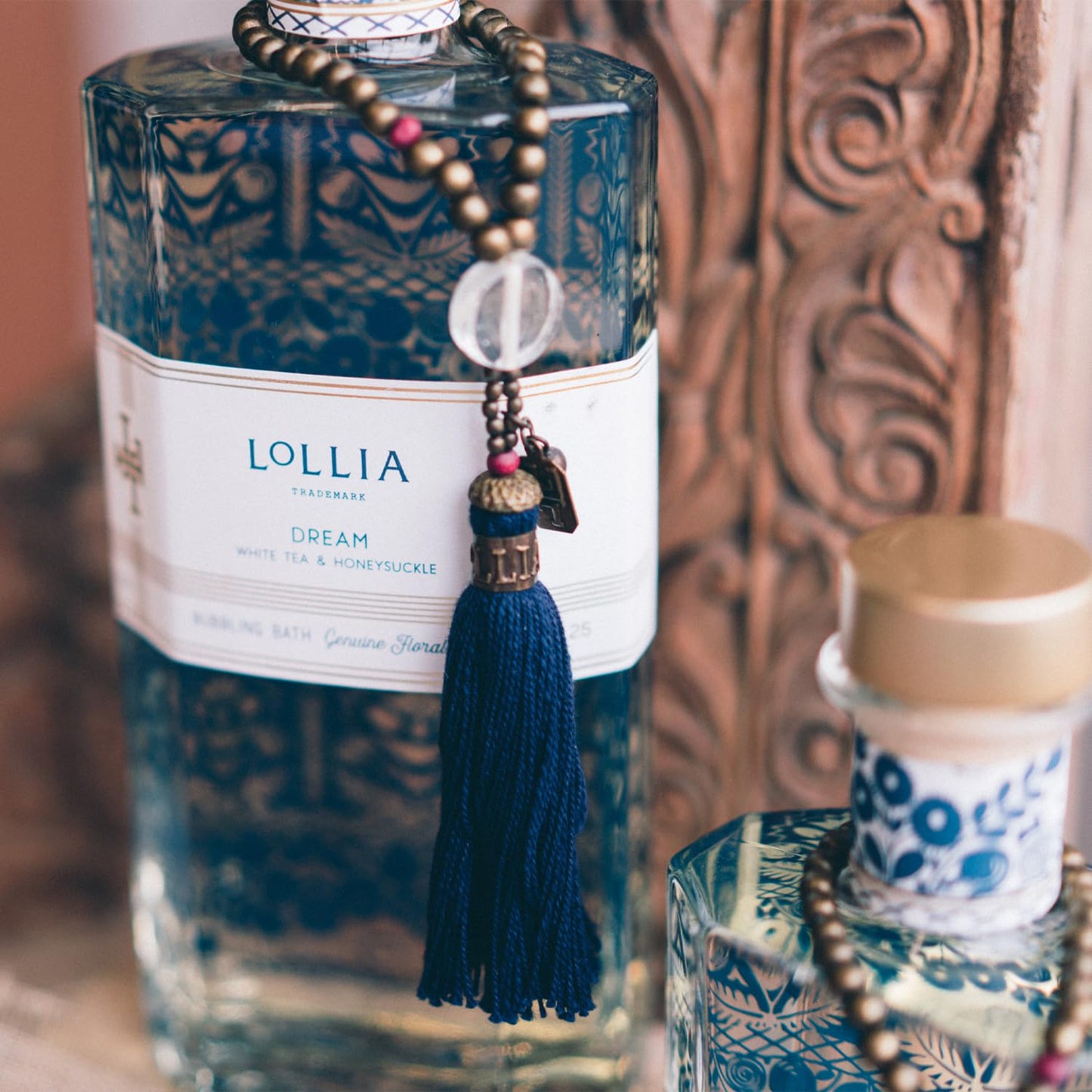 Lollia Dream Bubble Bath, Skin Hydrating & Deep Moisturizing, Avocado Oil & Green Tea, Relaxing Scented Bubbling Bath Soap, White Tea & Honeysuckle Scent