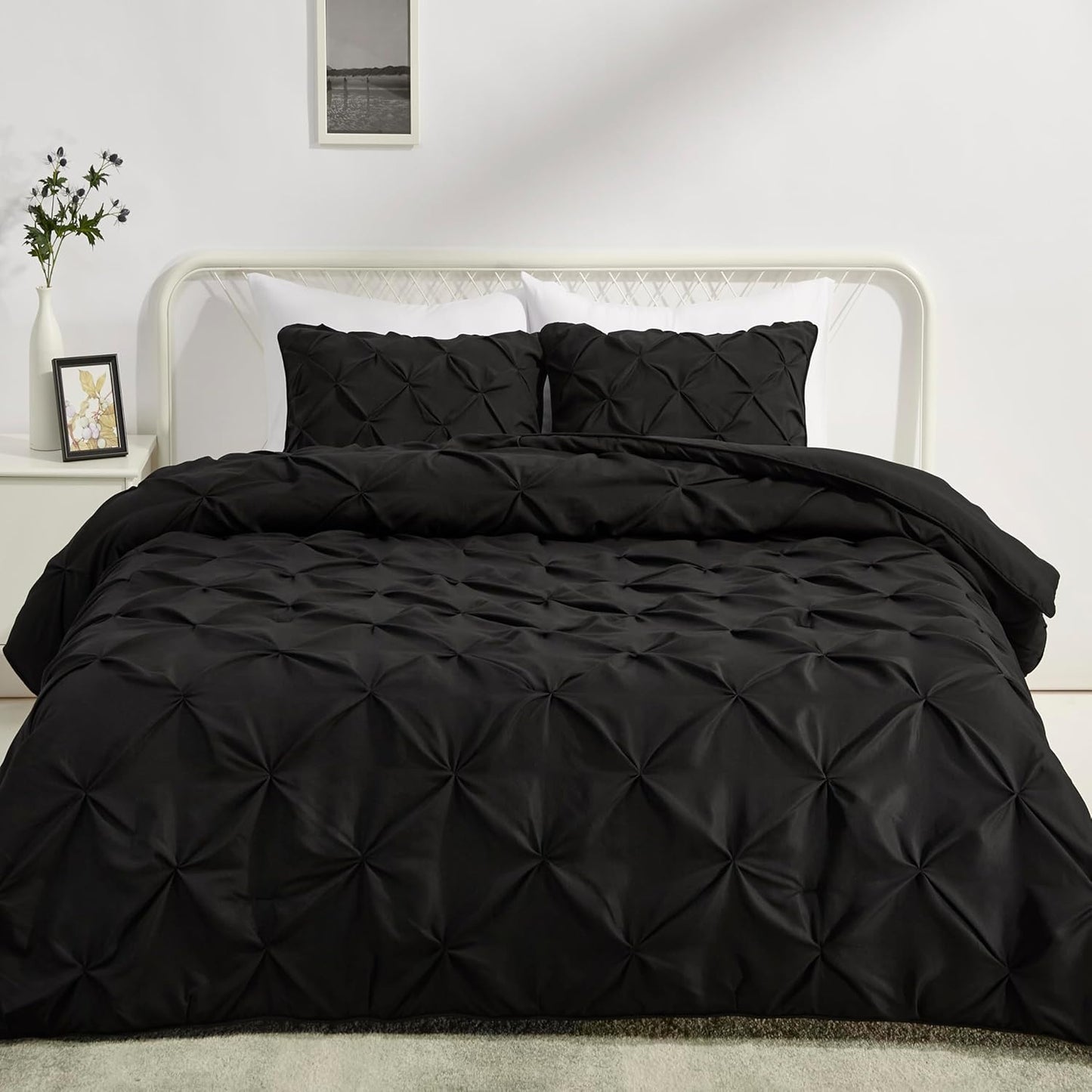 Amazon Basics Soft Full/Queen Size Comforter Sets, All-Season Down-Alternative 3-Piece Bedding Set, Pinch Pleat Design, Black