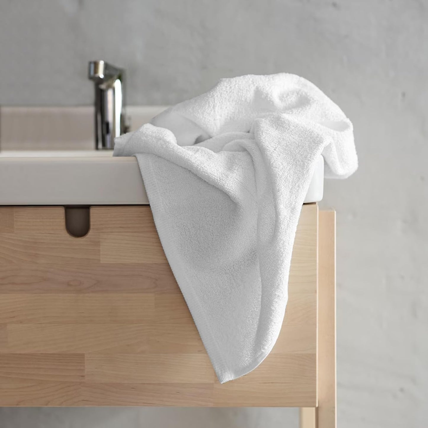 Delara 100% Organic Cotton Towels 650 GSM Plush Feather Touch Quick Dry Bath Towel, Pack of 8 GOTS Certified, Oeko-Tex Green Certified, Organic Cotton Bath Towel, 30"X58"