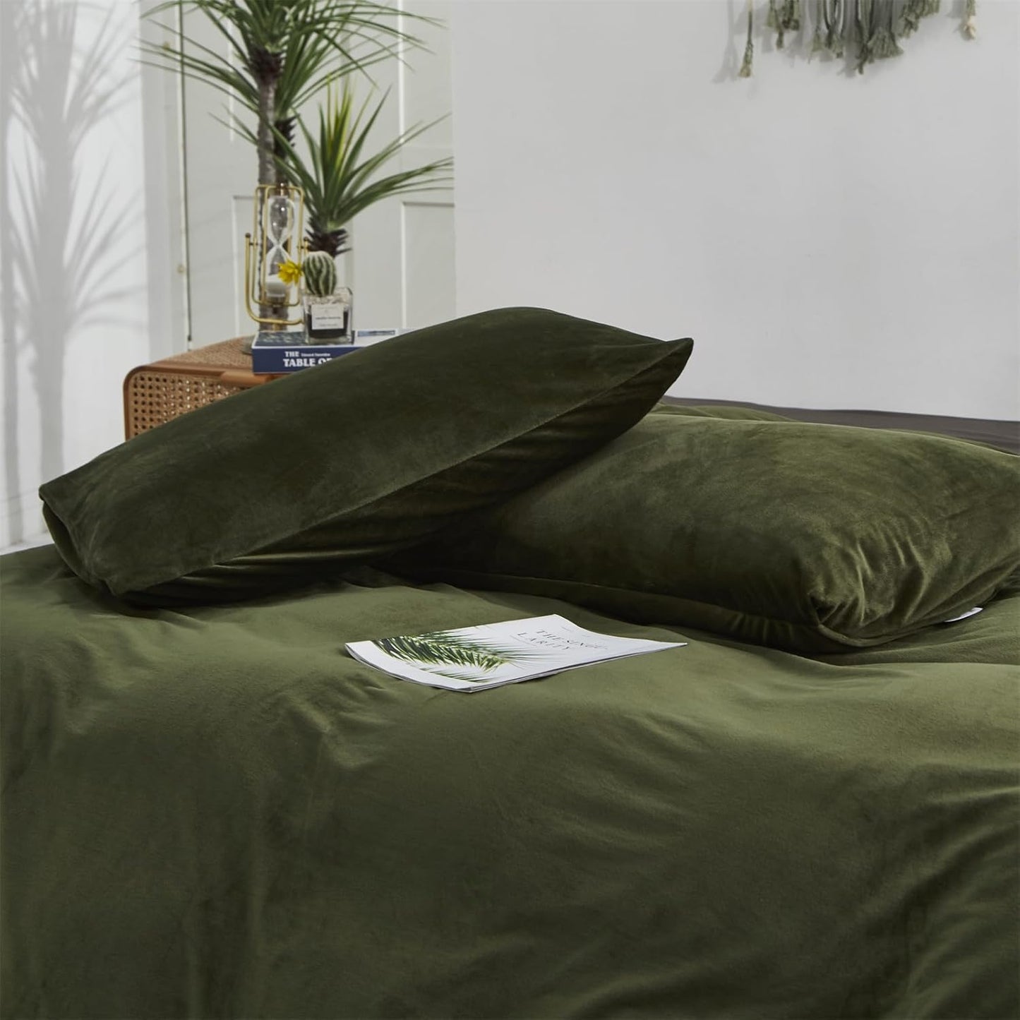 Cottonight Army Green Velvet Comforter Set King Olive Green Flannel Plush Bedding Set Fluffy Blanket Quilts Winter Warm 3 Piece Velvet Comforter Set for King Bed