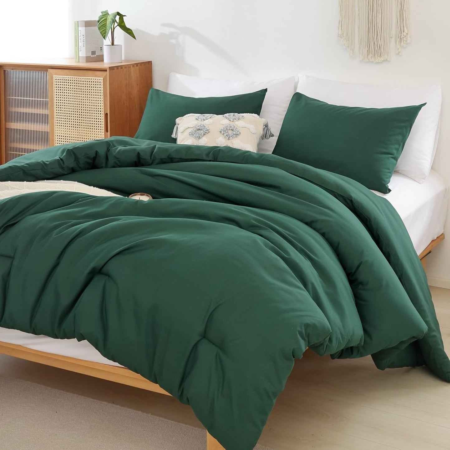 ROSGONIA Oversized Queen Comforter Emerald Green, 3pcs (1 Green Comforter & 2 Pillowcases) Lightweight Oversized Queen Comforter Sets Bedding Blanket Quilts