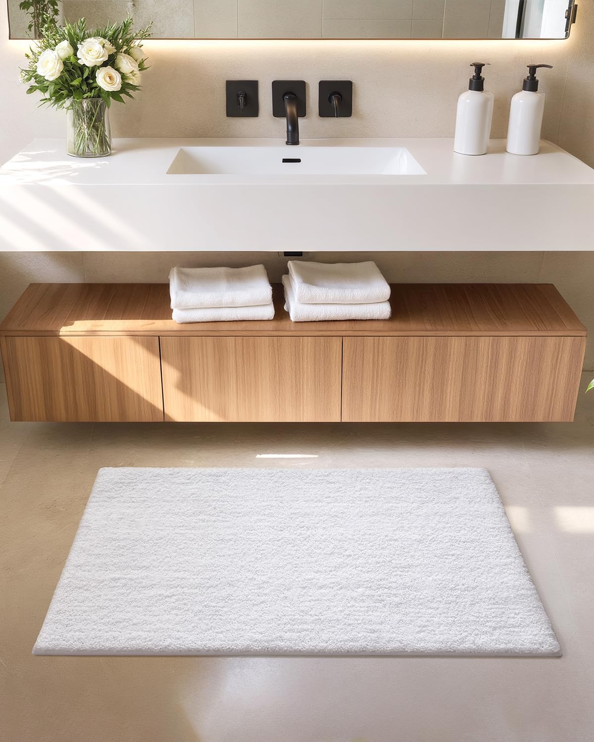Color&Geometry White Bathroom Rugs, 24"x43" Non Slip Bath Runner Rug, Absorbent, Soft, Washable, Microfiber Bath Mat Bathroom Carpet