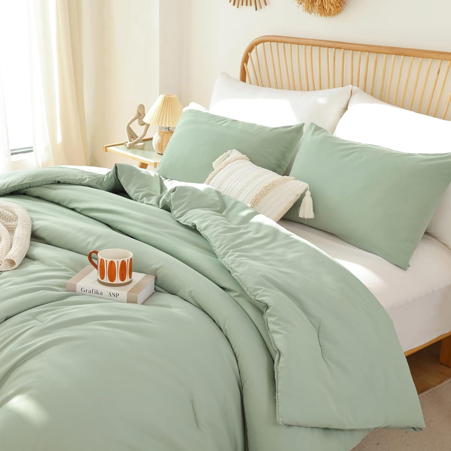 ROSGONIA Oversized King Comforter 128x120, 3pcs Super King Plus (1 Sage Green Comforter & 2 Pillowcases) Lightweight Oversized Bedding Set Quilt