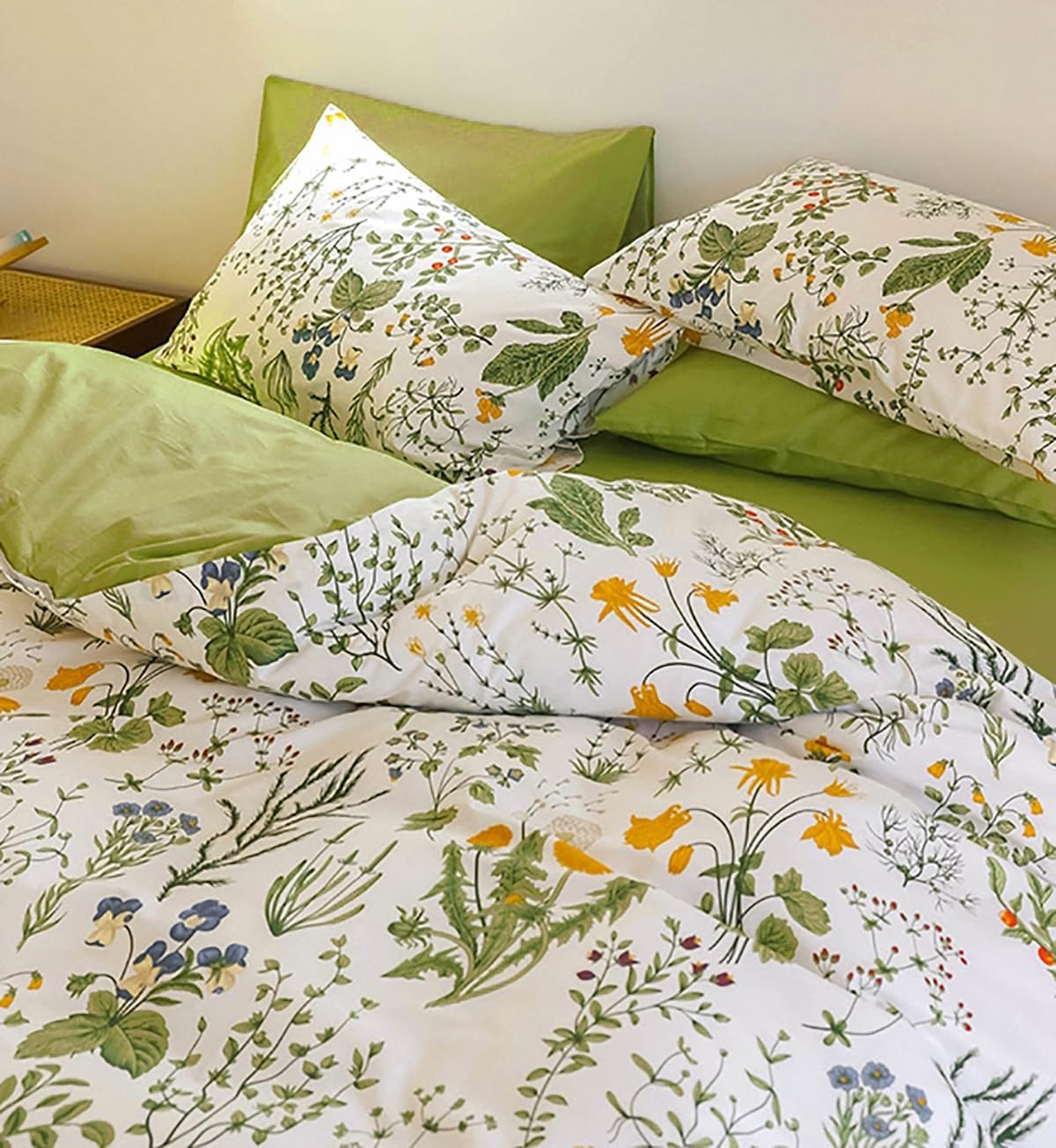 KAREVER Botanical Comforter Set King White and Sage Green Floral Plant Bedding Set Women Reversible Blanket 3 PCs Girls Breathable White Floral Bed Comforter Set