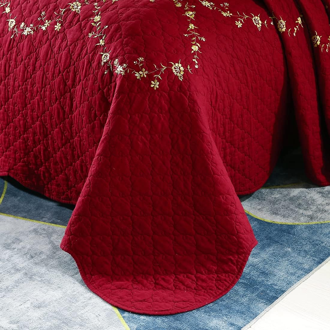 vctops 3-Piece Floral Embroidered Bedspread Coverlet Set Oversized Queen 100% Cotton Reversible Patchwork 1 Quilt and 2 Pillow Shams (Red,Oversize Queen)