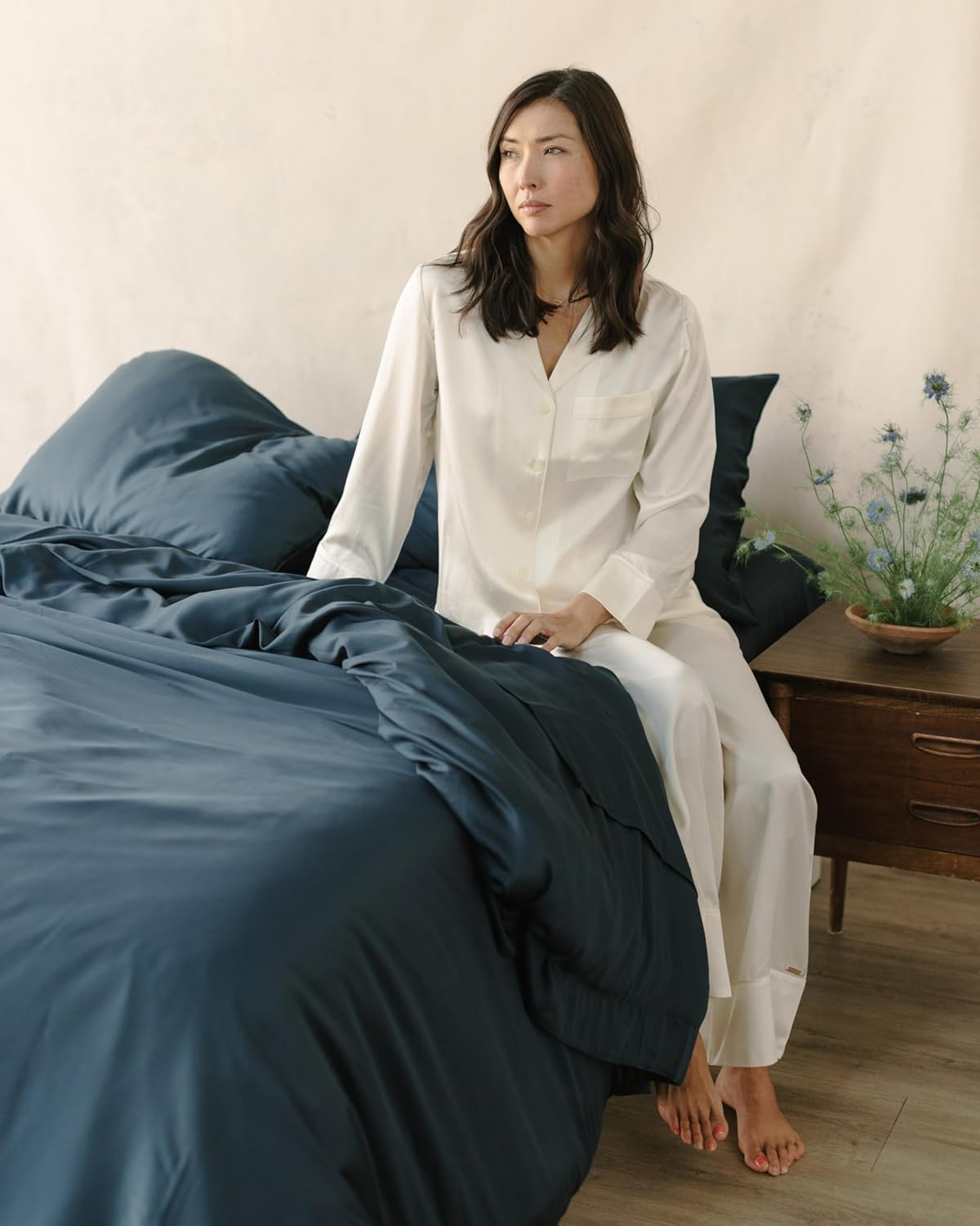 Cozy Earth Luxury Duvet Cover Queen - 100% Viscose from Bamboo - Ultra-Soft, Cooling & Lightweight Duvet Cover - Temperature-Regulating Bedding - Concealed Zip & Interior Snap Closures - Pacific Blue