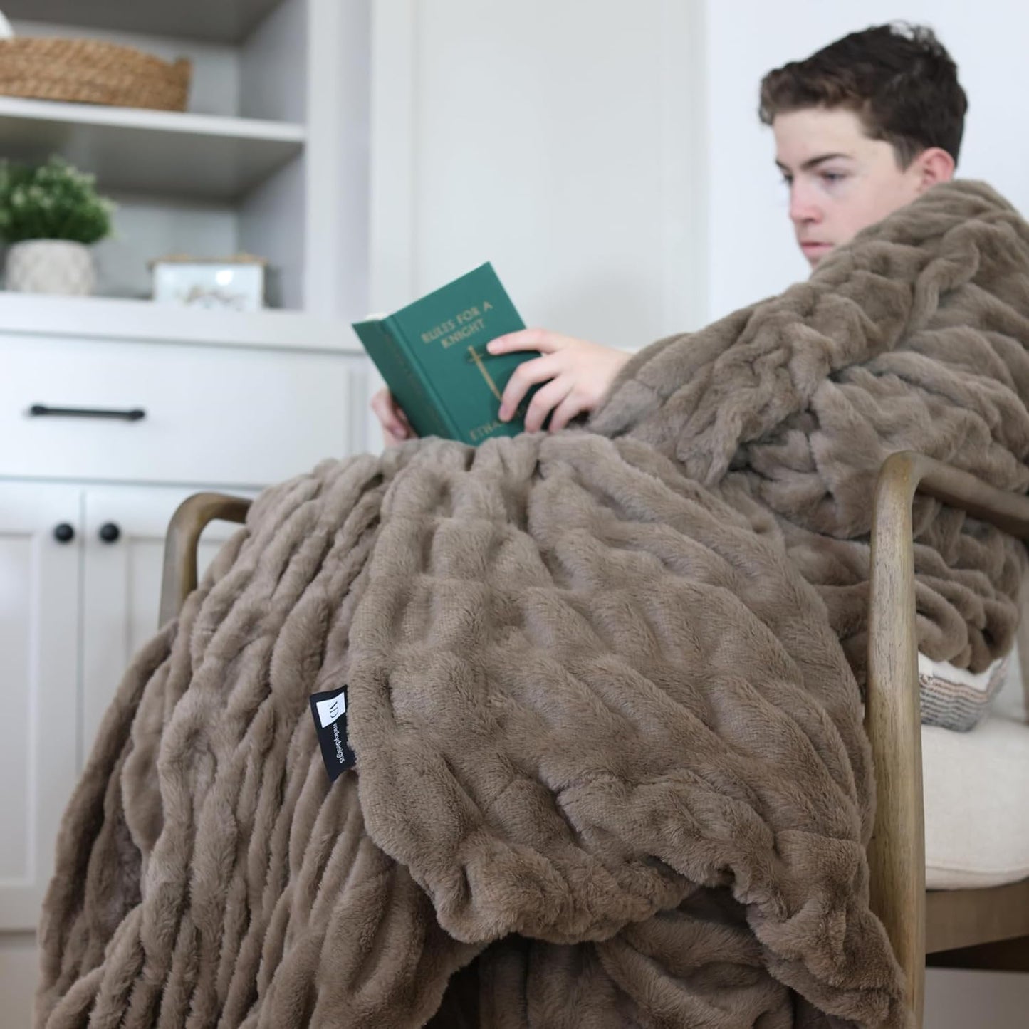 Minky Designs Driftwood Minky Blanket – Ultra Soft Faux Fur Throw Blanket for Couch, Bed & Home – Fluffy, Warm & Luxurious – Chic Collection (Small, 30x36)