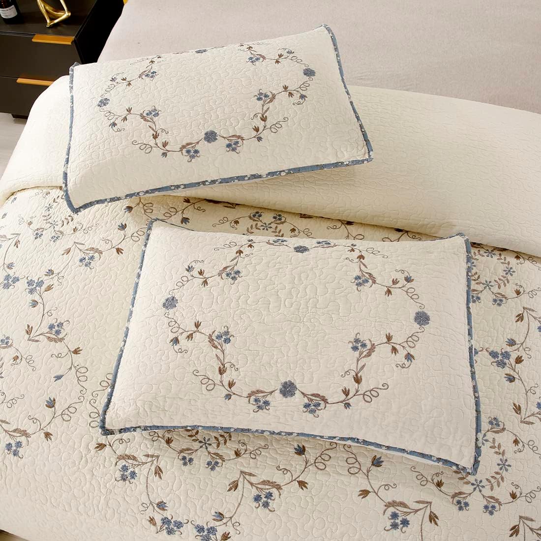 vctops 3-Piece Elegant Floral Embroidered Bedspread Coverlet Set 100% Cotton Reversible Patchwork 1 Quilt and 2 Pillow Shams Full/Queen, Flower B
