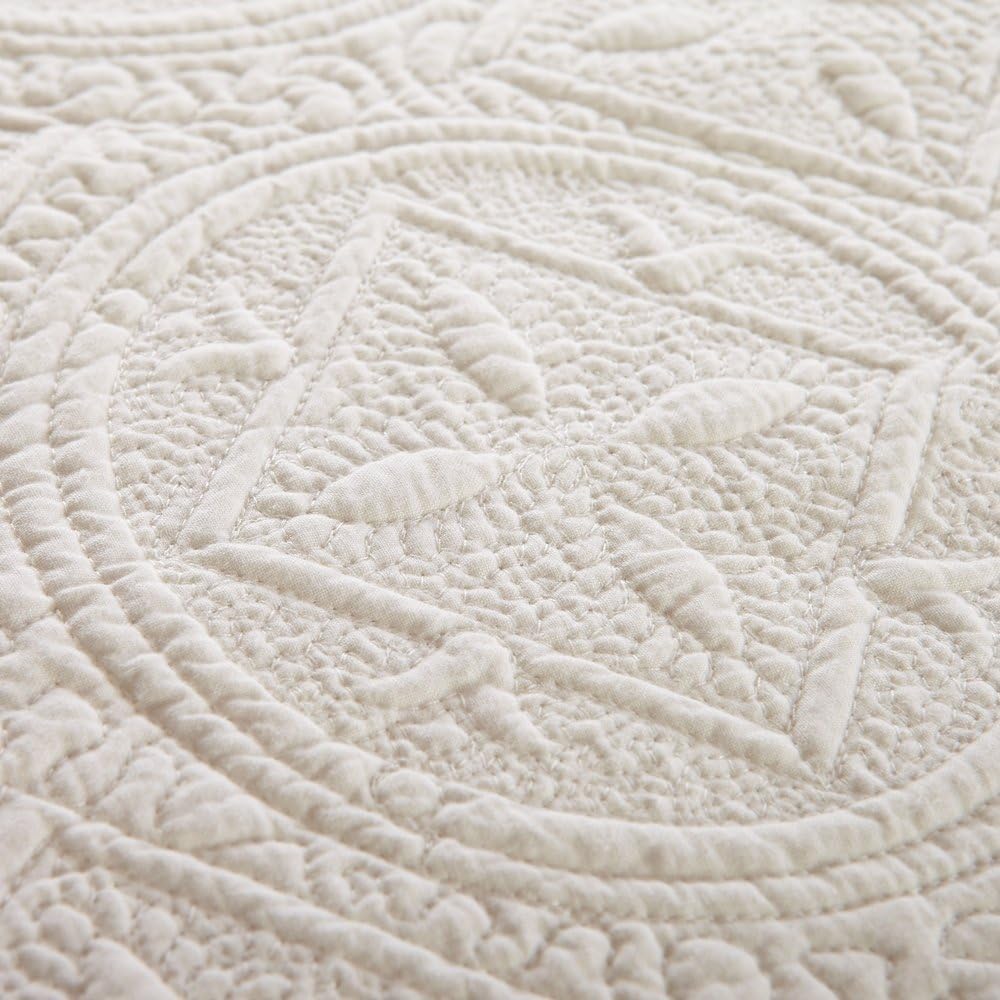 Calla Angel Sage Garden Luxury Pure Cotton Matelasse Quilt, King, Ivory