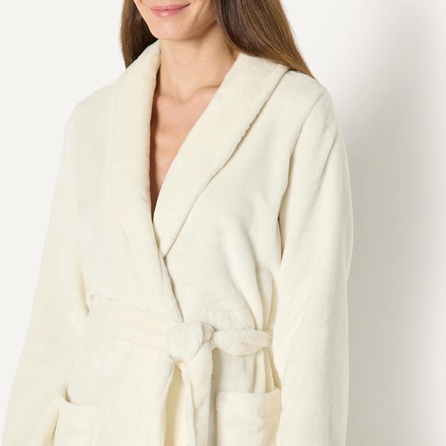 Amazon Essentials Women's Mid-Length Plush Robe (Available in Plus Size)