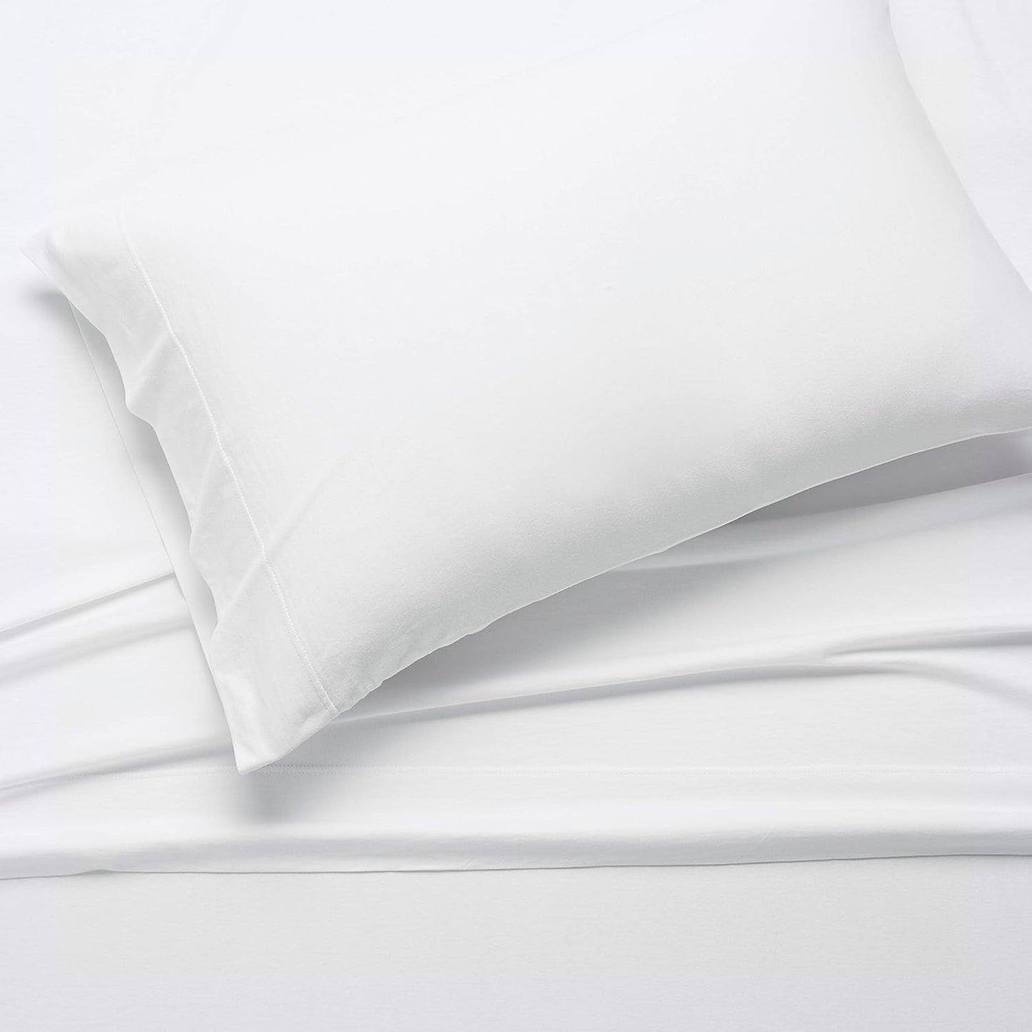 Amazon Basics 3 Piece Bed Sheets Set, 100% Cotton Jersey, Includes Super Soft, Flat and Fitted Sheets, Pillowcase, Toddler, White, Solid