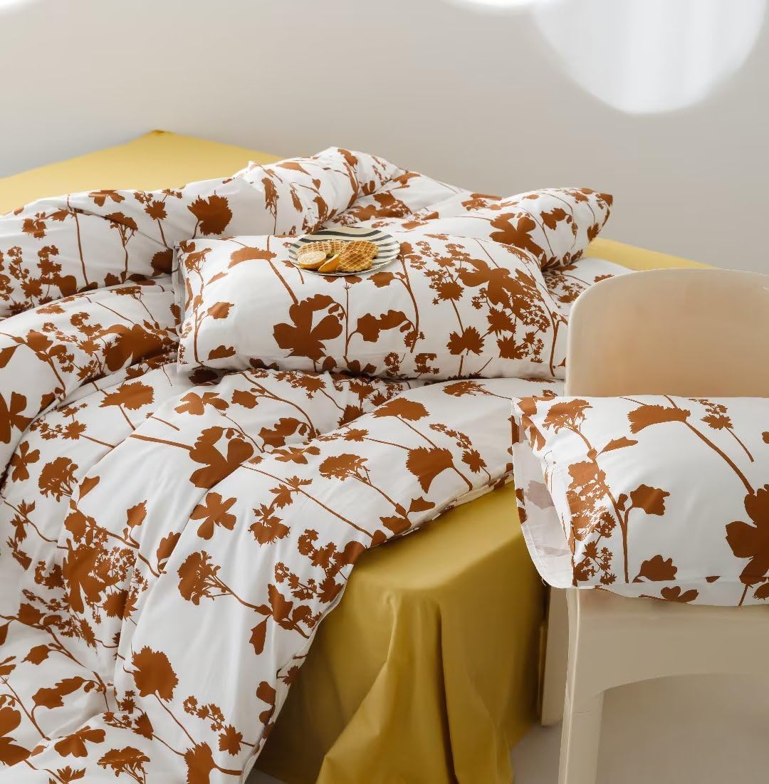 KAREVER Botanical Comforter Set - King Size White and Pumpkin Floral Bedding - Women's Comforter Set with Pumpkin Blossom Leaf Pattern