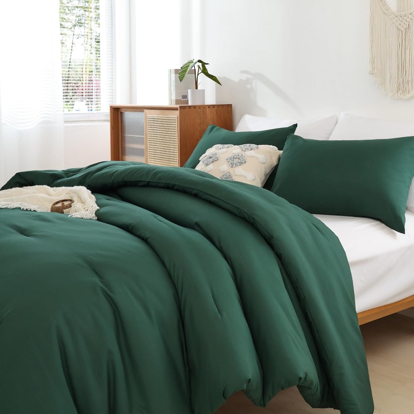 ROSGONIA Oversized King Comforter 128x120, 3pcs Super King Plus (1 Dark Green Comforter & 2 Pillowcases) Lightweight Bedding Set Quilt