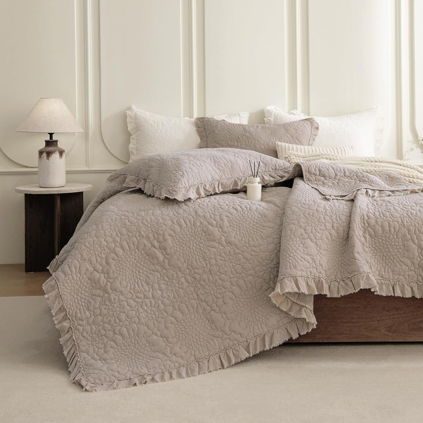 QSH 3PCs Linen Feel Oversized King Quilt Bedspread Set(120"x120"),Stonewashed Cotton Ruffled Quilt California King,Ultra Soft Lightweight Crinkle Shabby Bedspread Coverlet Bedding Set for All Seasons