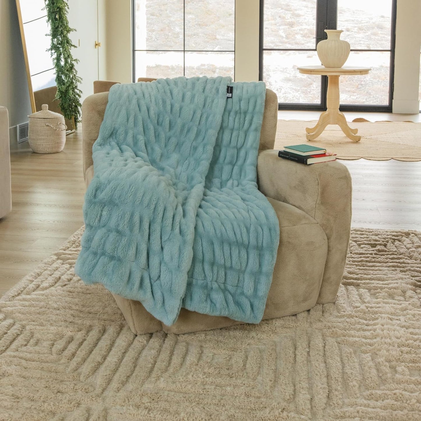 Minky Designs Glacier Glide Minky Blanket – Ultra Soft Faux Fur Throw Blanket for Couch, Bed & Home – Fluffy, Warm & Luxurious – Chic Collection (X-Large, 60x84)