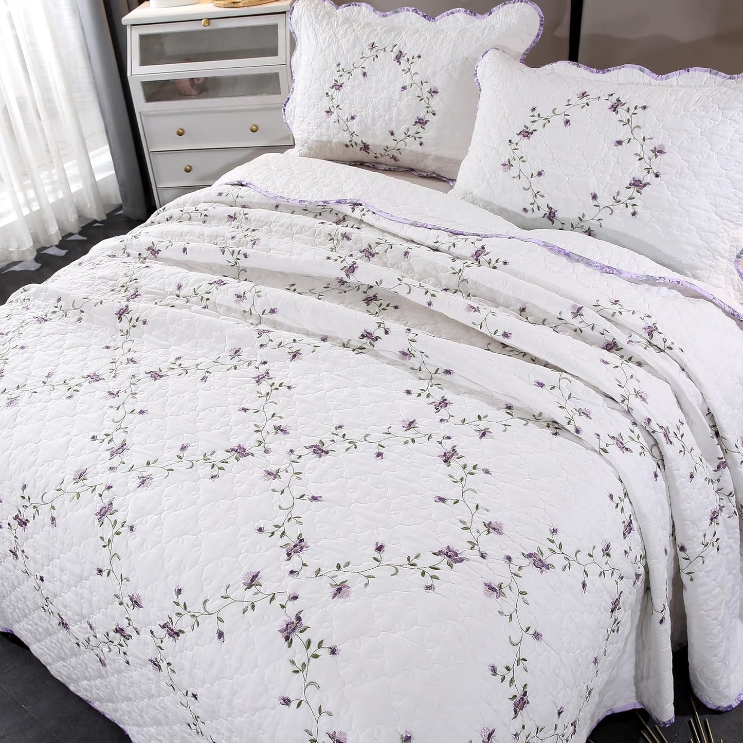 Quilt Set Purple Floral 3D Embroidery Pattern 3 PCS 100% Cotton Reversible Quilted Embroidered Decorative Bedspreads Coverlet Set, Lightweight &Soft King Size White Bedding Coverlet for All Season