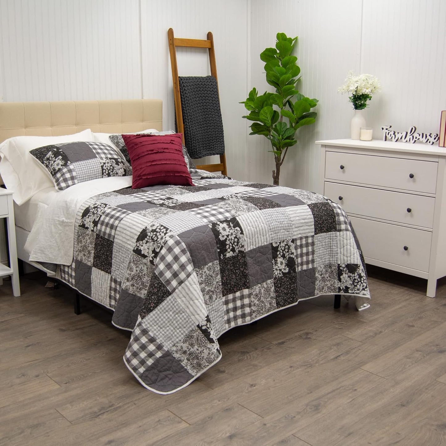 Donna Sharp Indiana Farmhouse Pieced Cotton Quilted Bedding Set - 3-Piece King Size Quilt Set - Includes 1 Quilt and 2 Pillow Shams - Machine Washable - Perfect for Rustic Decor