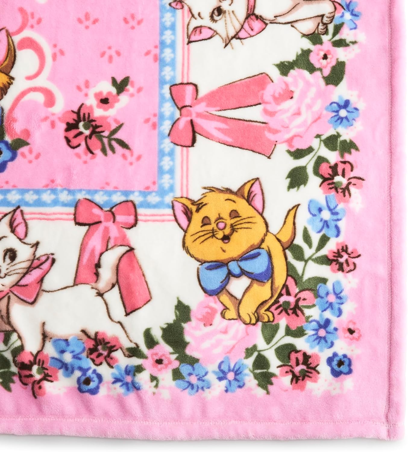 Vera Bradley Women's Disney Fleece Plush Throw Blanket