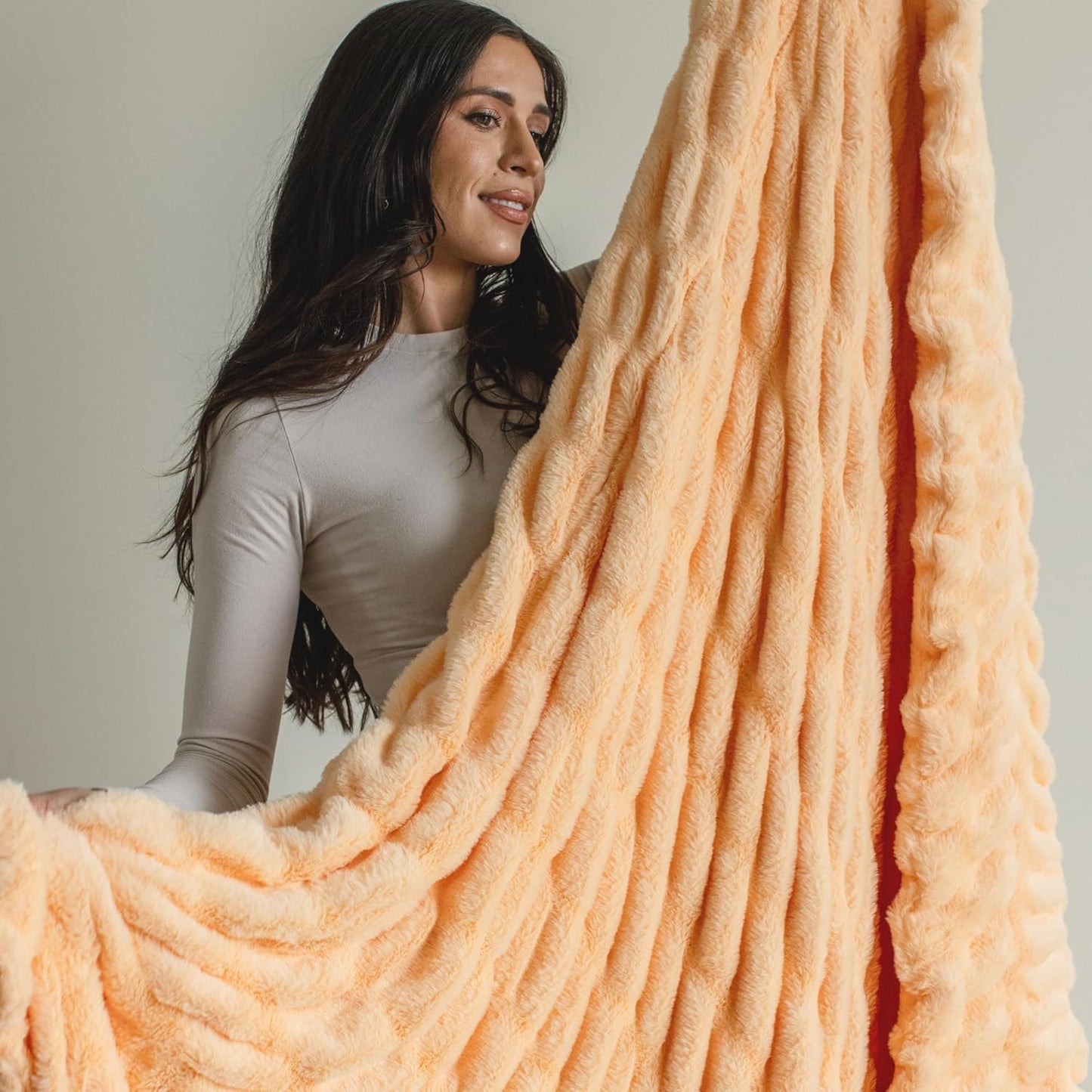Minky Designs Passionate Peach Minky Blanket – Ultra Soft Faux Fur Throw Blanket for Couch, Bed & Home – Fluffy, Warm & Luxurious – Chic Collection (Large, 60x72)