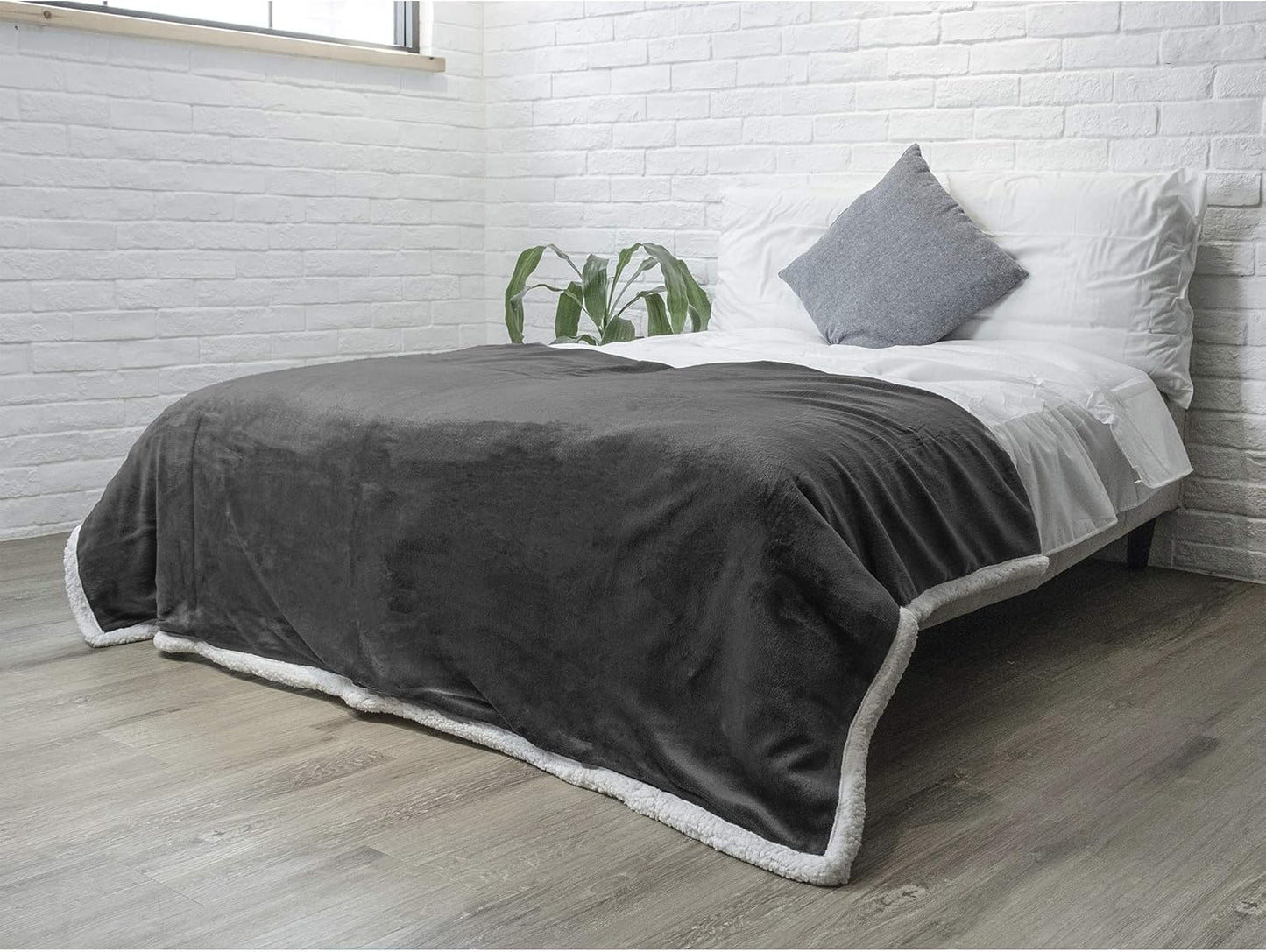 Pavilia Sherpa Fleece Blanket for Bed, King Size, Dark Grey, Plush Soft Fuzzy, Reversible Winter Blanket for Women & Men, 90x108 Inches