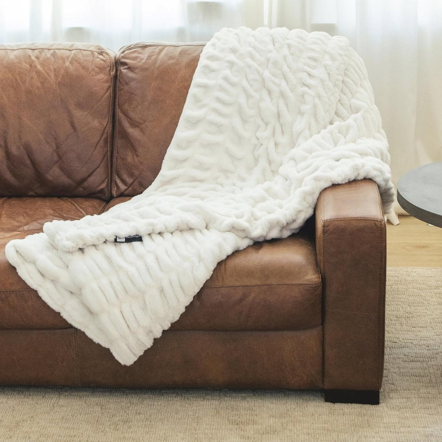 Minky Designs Polar Bear Minky Blanket – Ultra Soft Faux Fur Throw Blanket for Couch, Bed & Home – Fluffy, Warm & Luxurious – Chic Collection (Medium, 50x60)