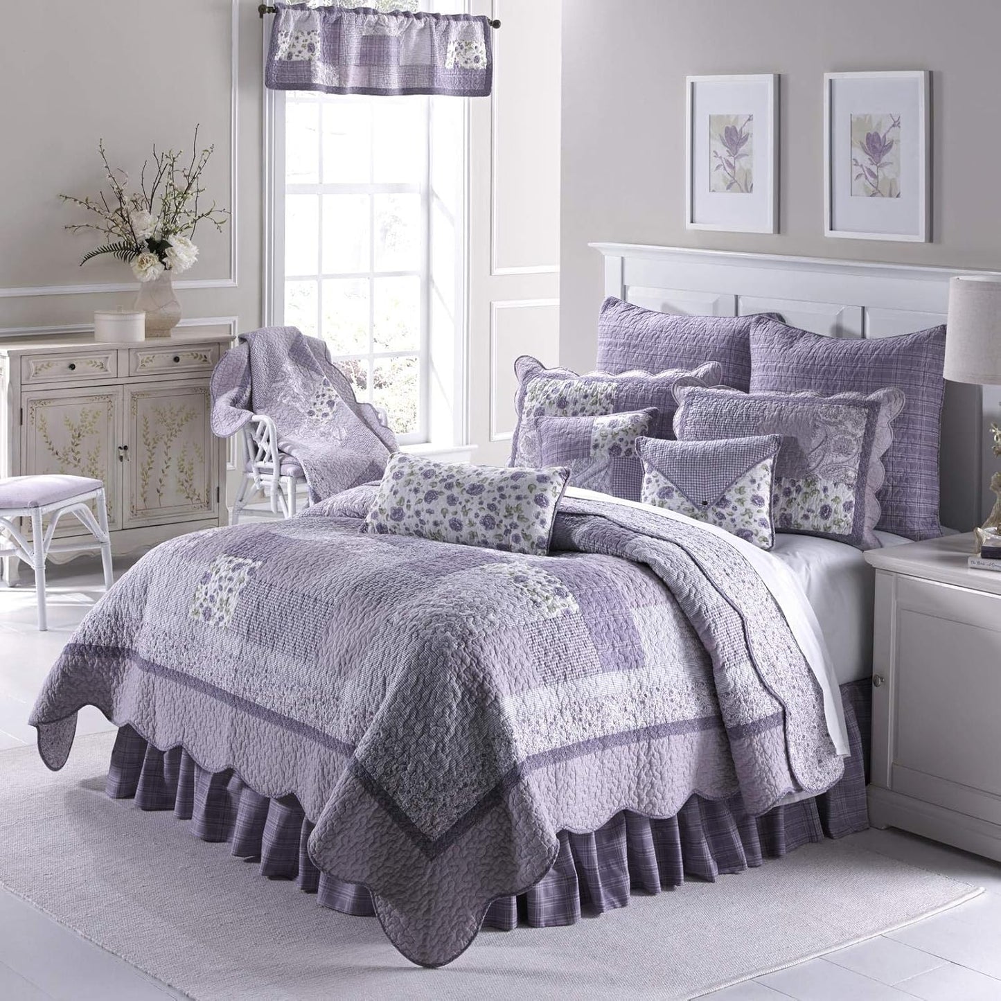 Donna Sharp King Quilt - Lavender Rose Cotton Contemporary Quilt with Patchwork Pattern - Machine Washable