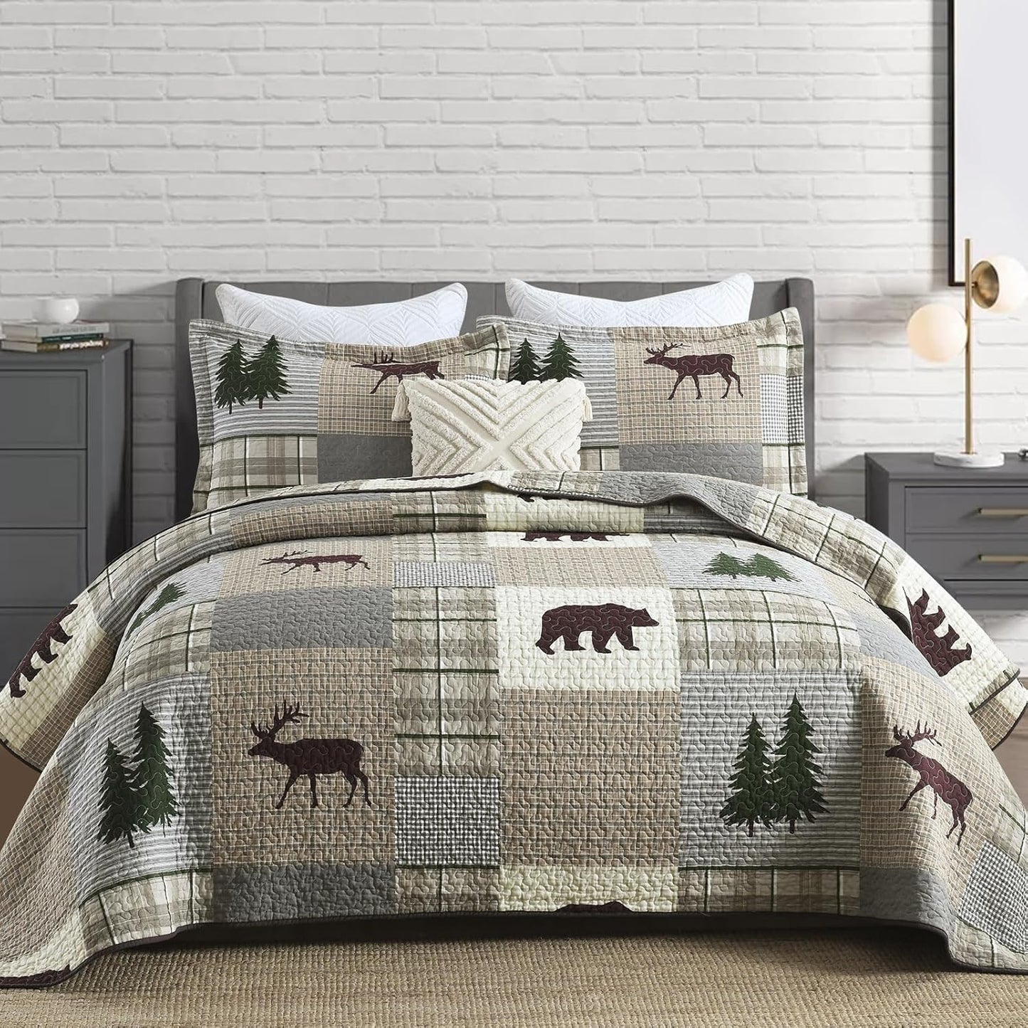 Quilt for Queen Bed - 100% Cotton Farmhouse Patchwork Plaid Cabin Queen Size Quilt Bedding Set, Brown Gray Green Animal Bear Deer Tree Lightweight Bedspread, 3-Piece for All Season (98"x90")