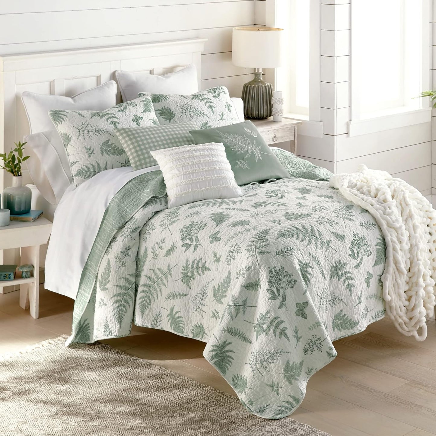 Donna Sharp Queen Bedding Set - 3 Piece - Botanical Quilt Set with Queen Quilt and Standard Pillow Shams - Cotton - Machine Washable