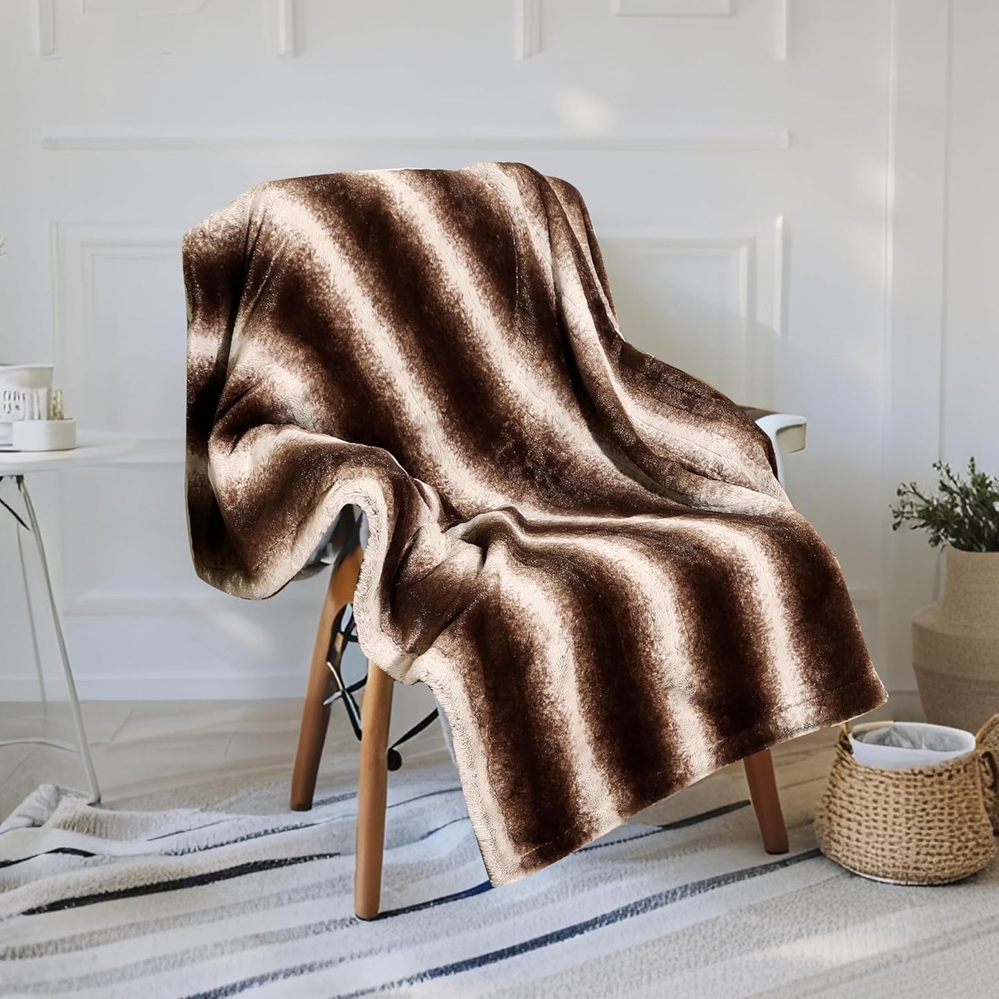 Electric Heated Blanket Throw Size 50" x 60", Super Cozy Warmth Soft with 4 Heating Levels & 4 Hours Auto Off, Plush Faux Fur, Machine Washable, Home Office Use, Brown White