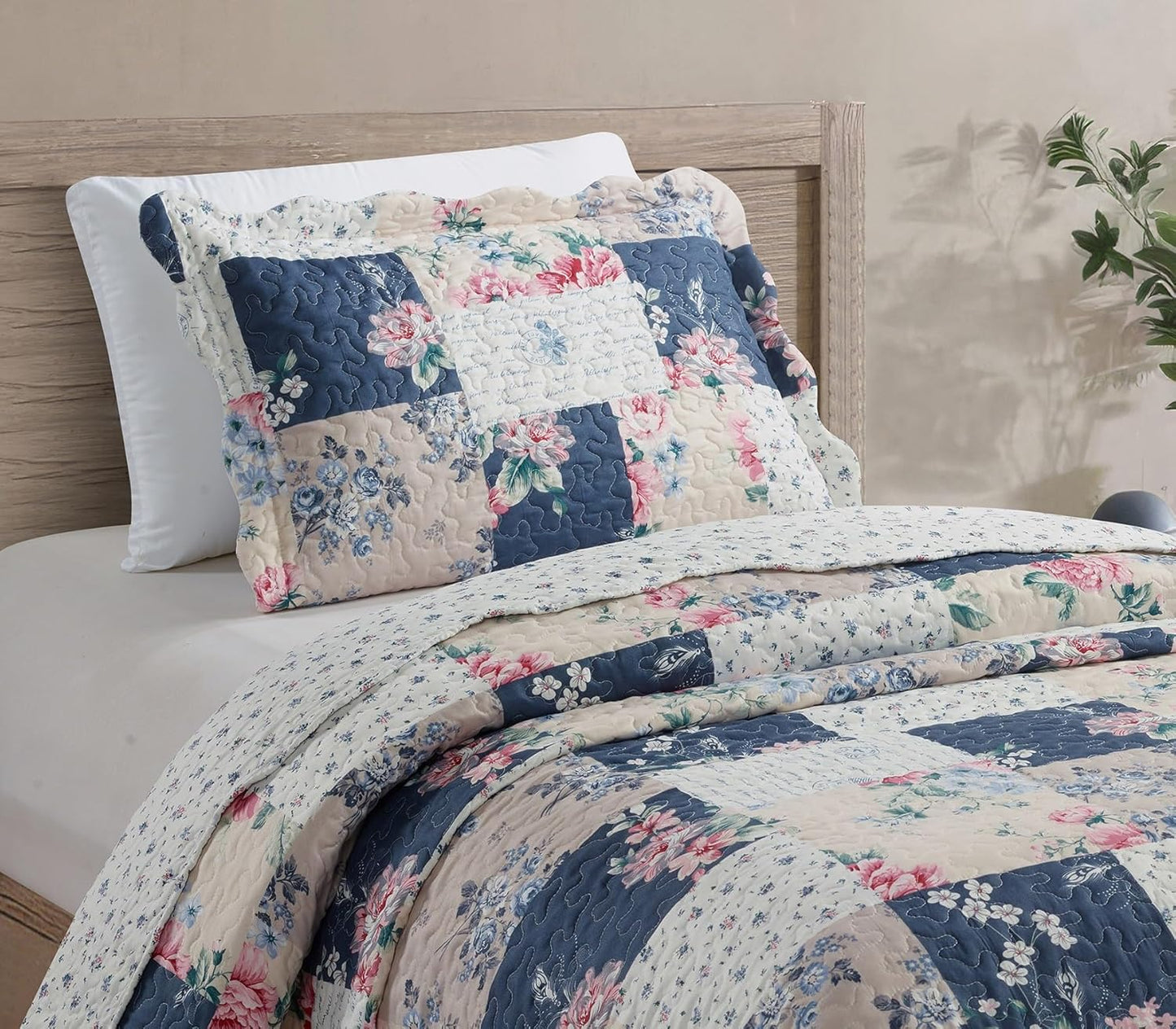 Brilliant Sunshine Roses in Beige Quilt Set, 2-Piece Bedding Sets, Lively Patchwork Design, Washable, Reversible Bedspread, Soft Lightweight Coverlet, All-Season, Twin/Twin XL, Vintage Indigo