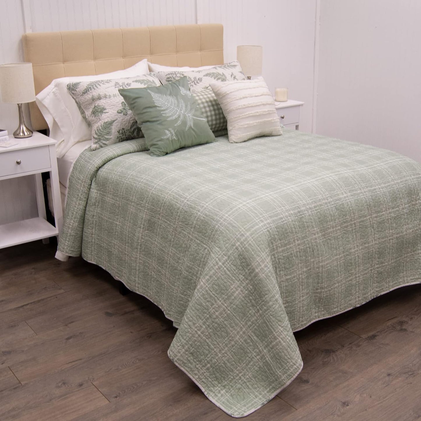 Donna Sharp King Bedding Set - 3 Piece - Botanical Quilt Set with Quilt and Two Pillow Shams - Cotton - Machine Washable